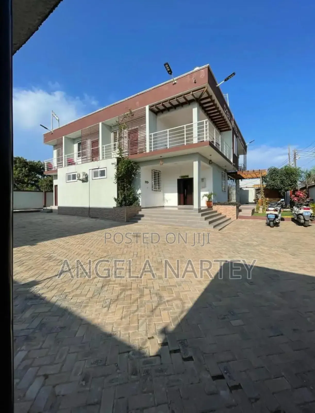 10bdrm House in Community 20 Spintex for sale