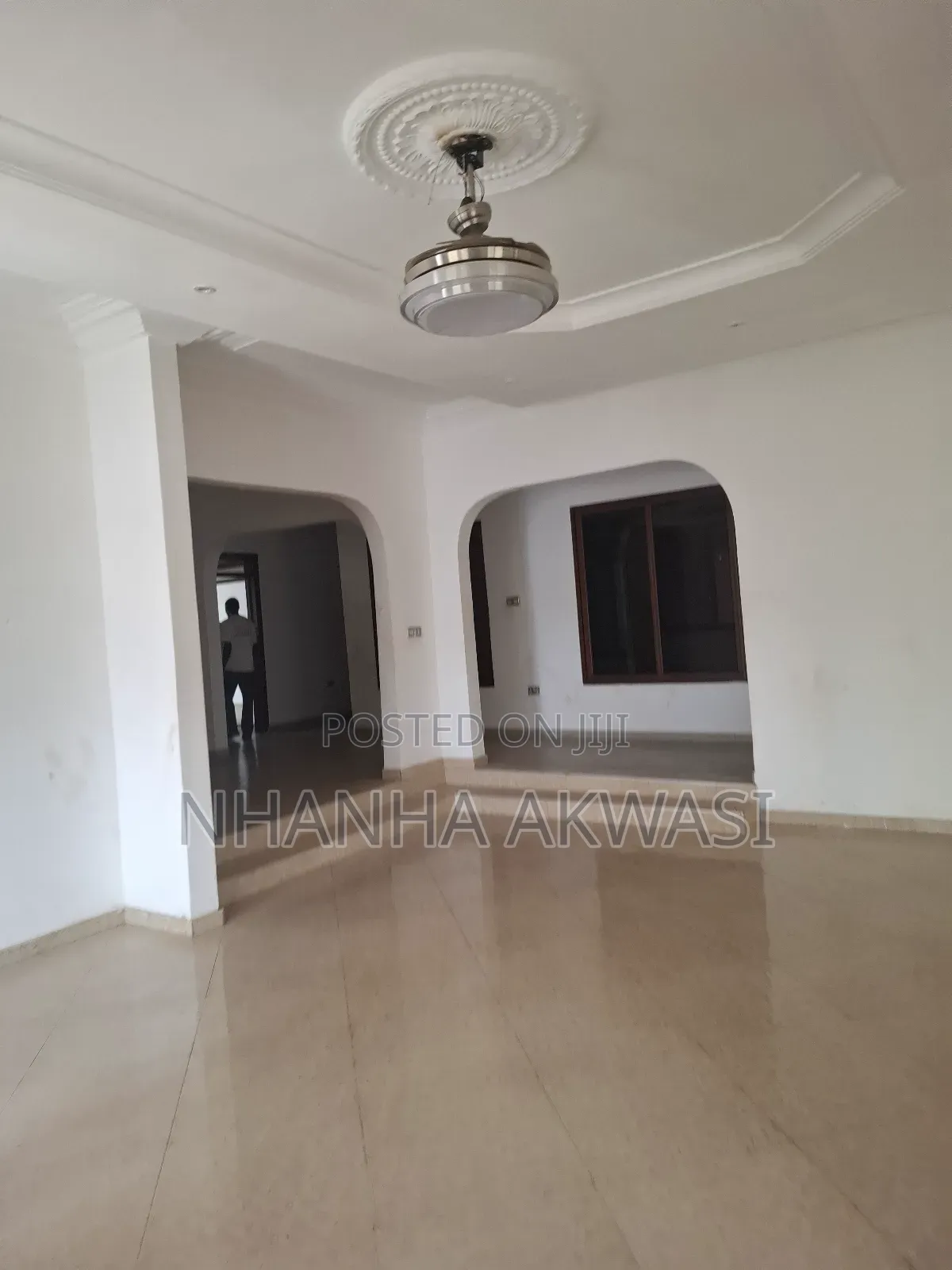 6bdrm House in Community12, Tema Metropolitan for rent