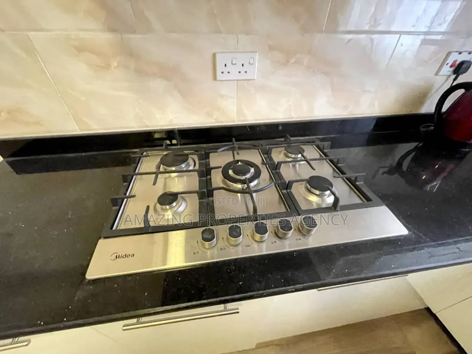 8bdrm House in Spintex for sale