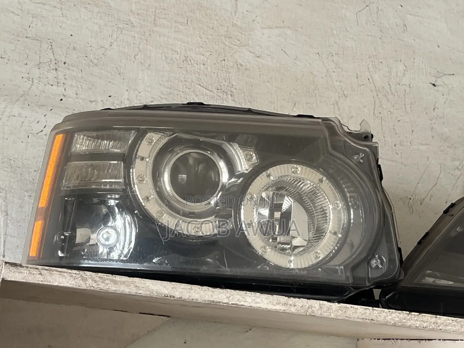 Right Headlight Range Rover Sport 2010 Available