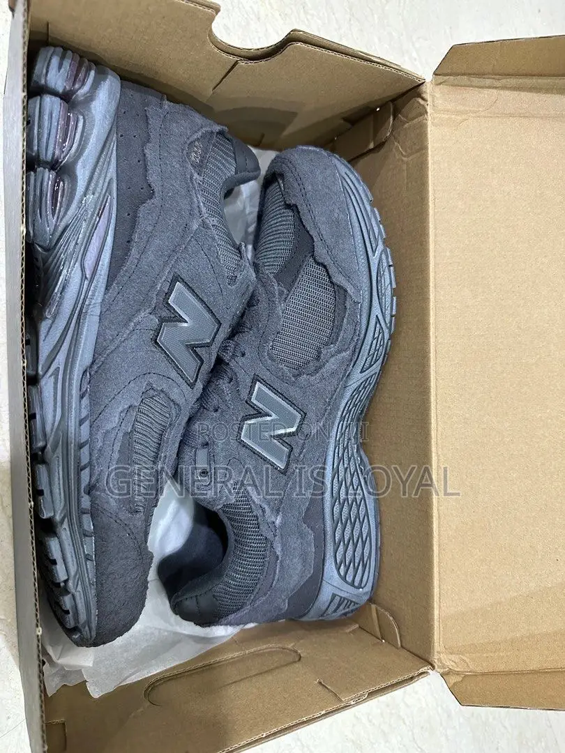 New Balance Men's 2002r
