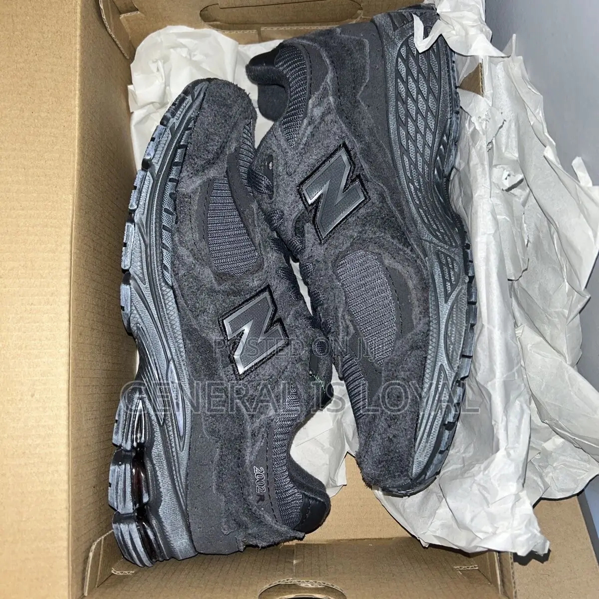 New Balance Men's 2002r