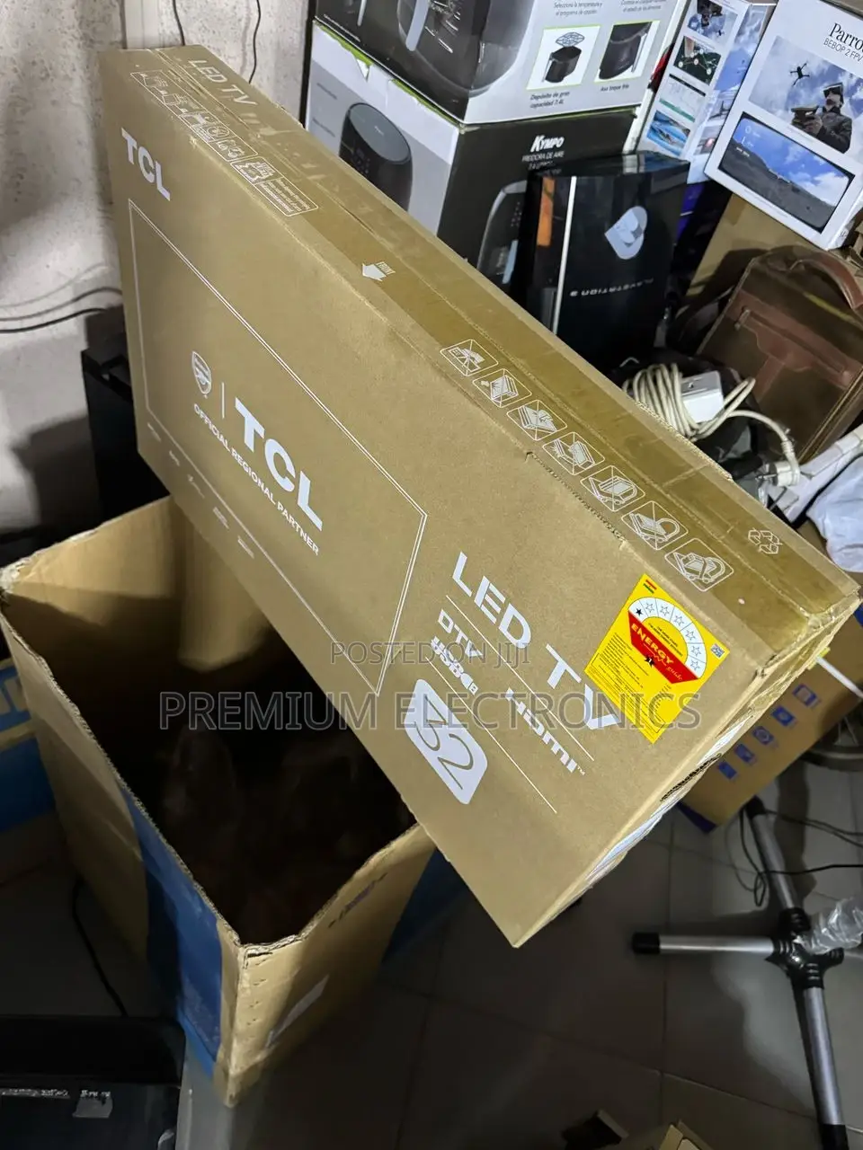 Super Narrow Bezel TCL 32" Hd Digital Sat Television