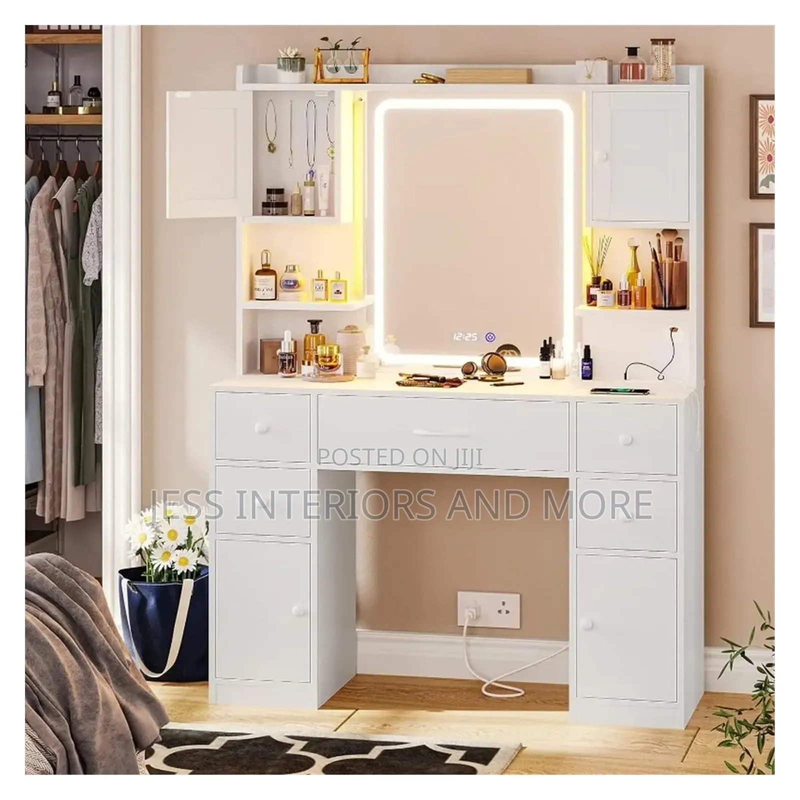 Makeup Vanity Table/Dresser