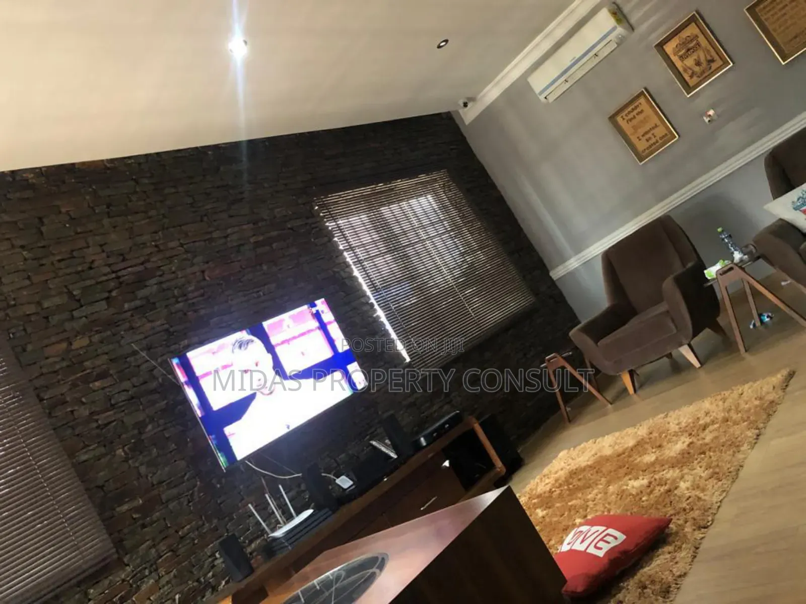 5bdrm House in Community 25, Tema Metropolitan for sale