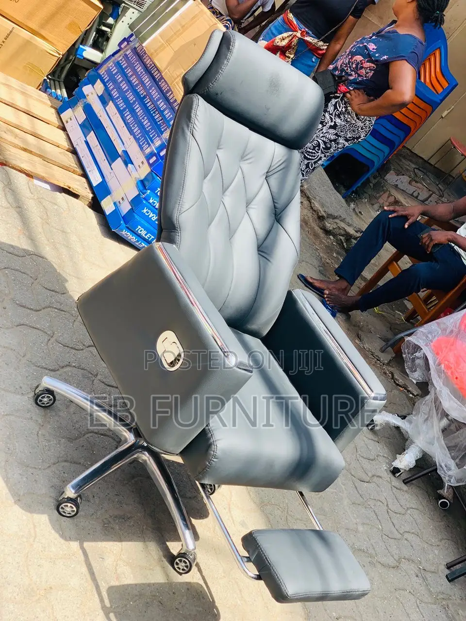 Senior Executives Black Recliner Chair With Headrest