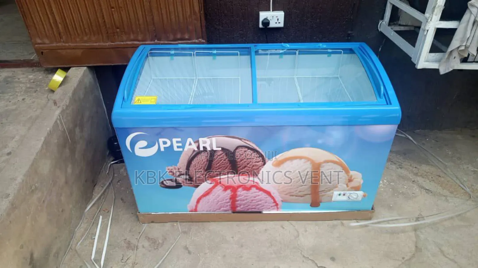 Pearl 318liter Showcase Display Freezer
