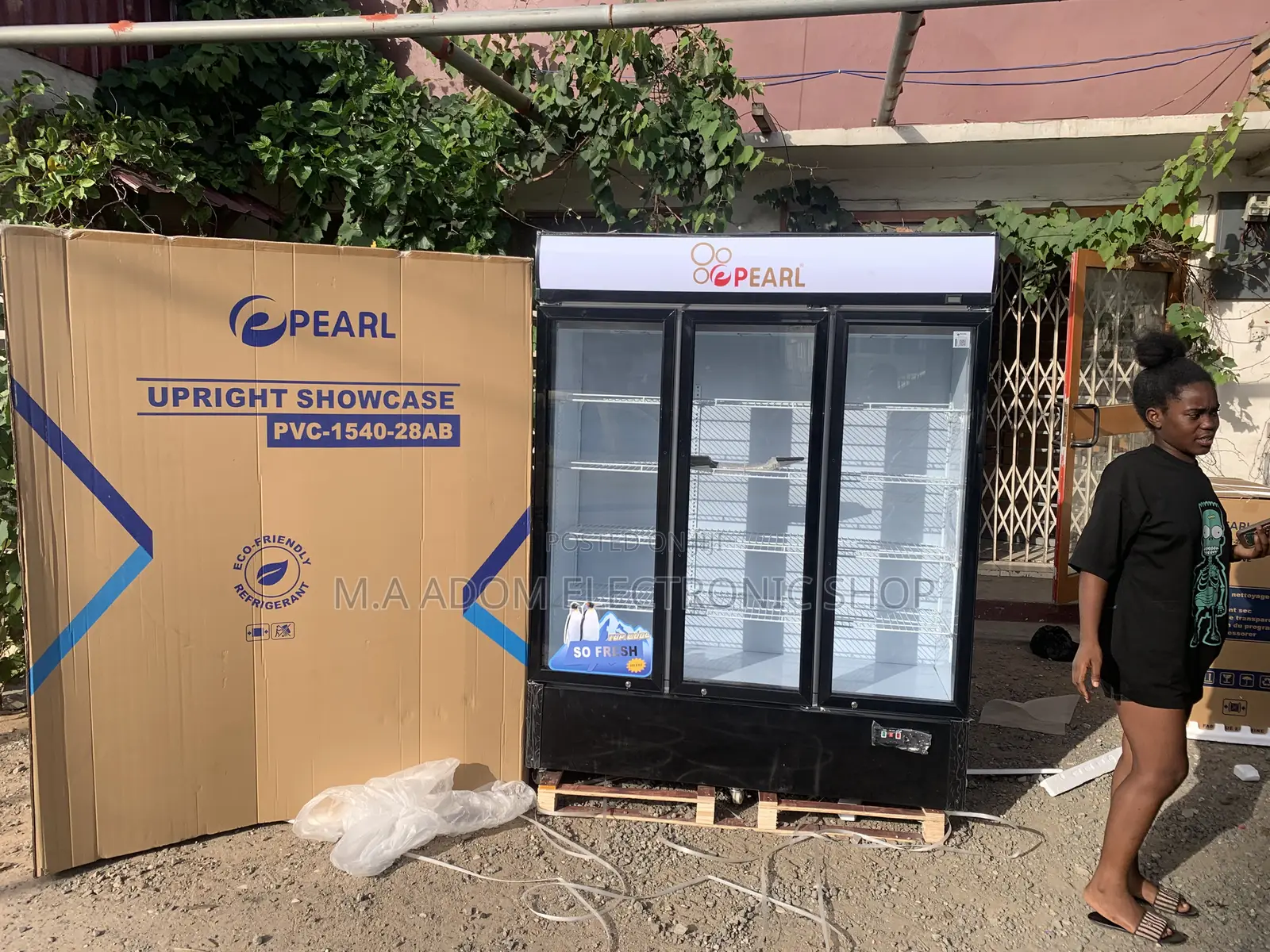Free Standing Pearl Display 950 Litres