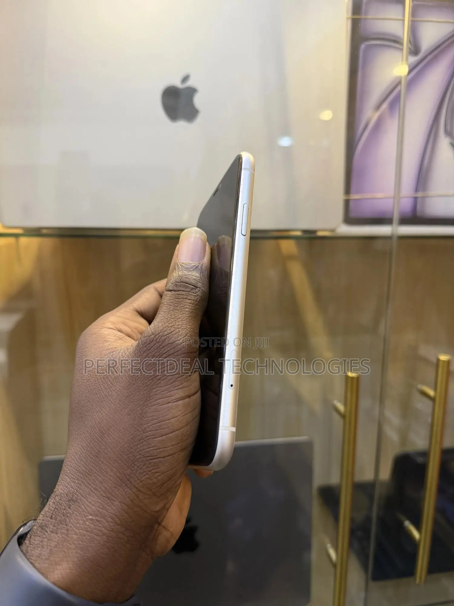 New Apple iPhone 11 64 GB White