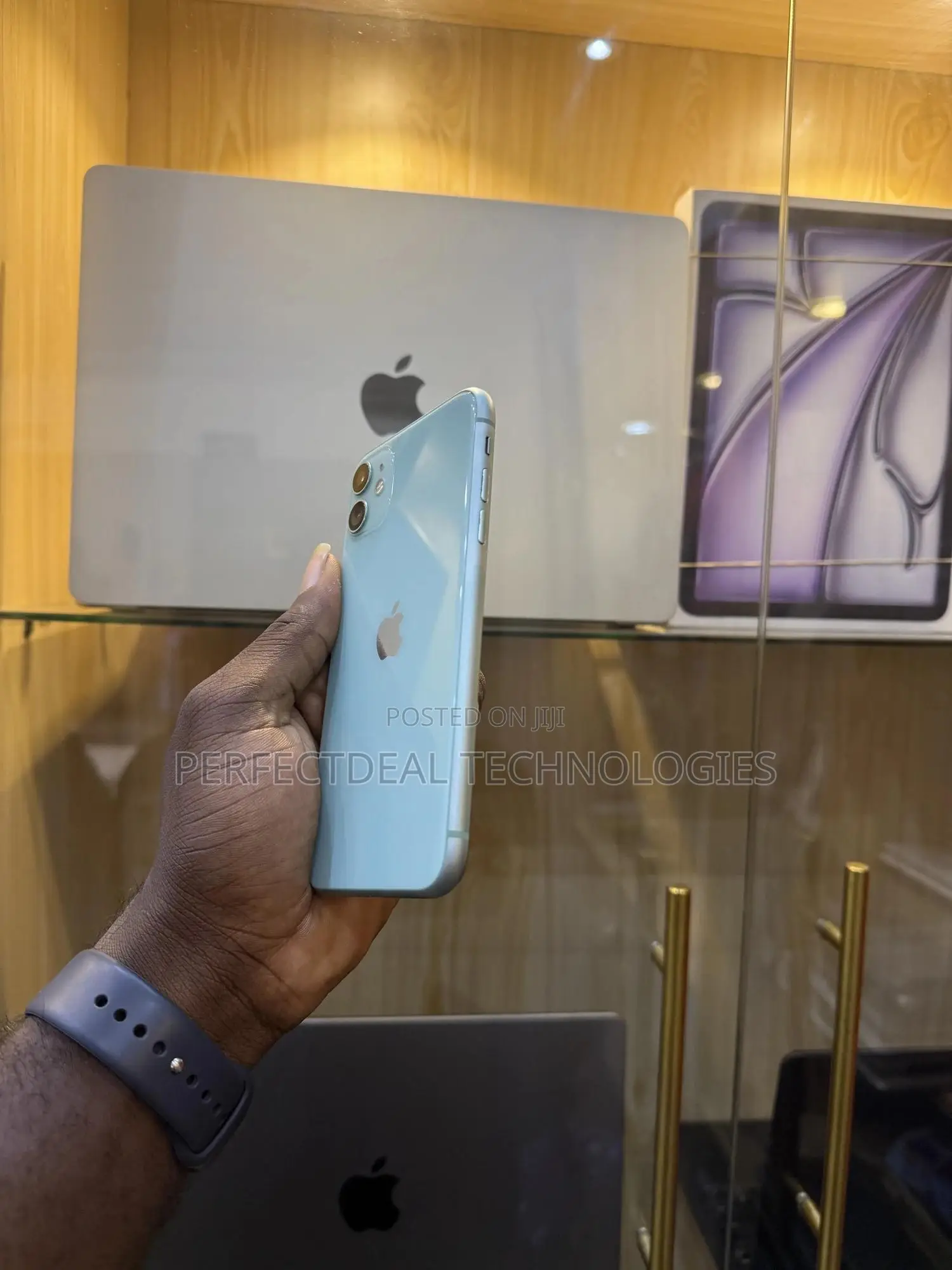 New Apple iPhone 11 64 GB Green