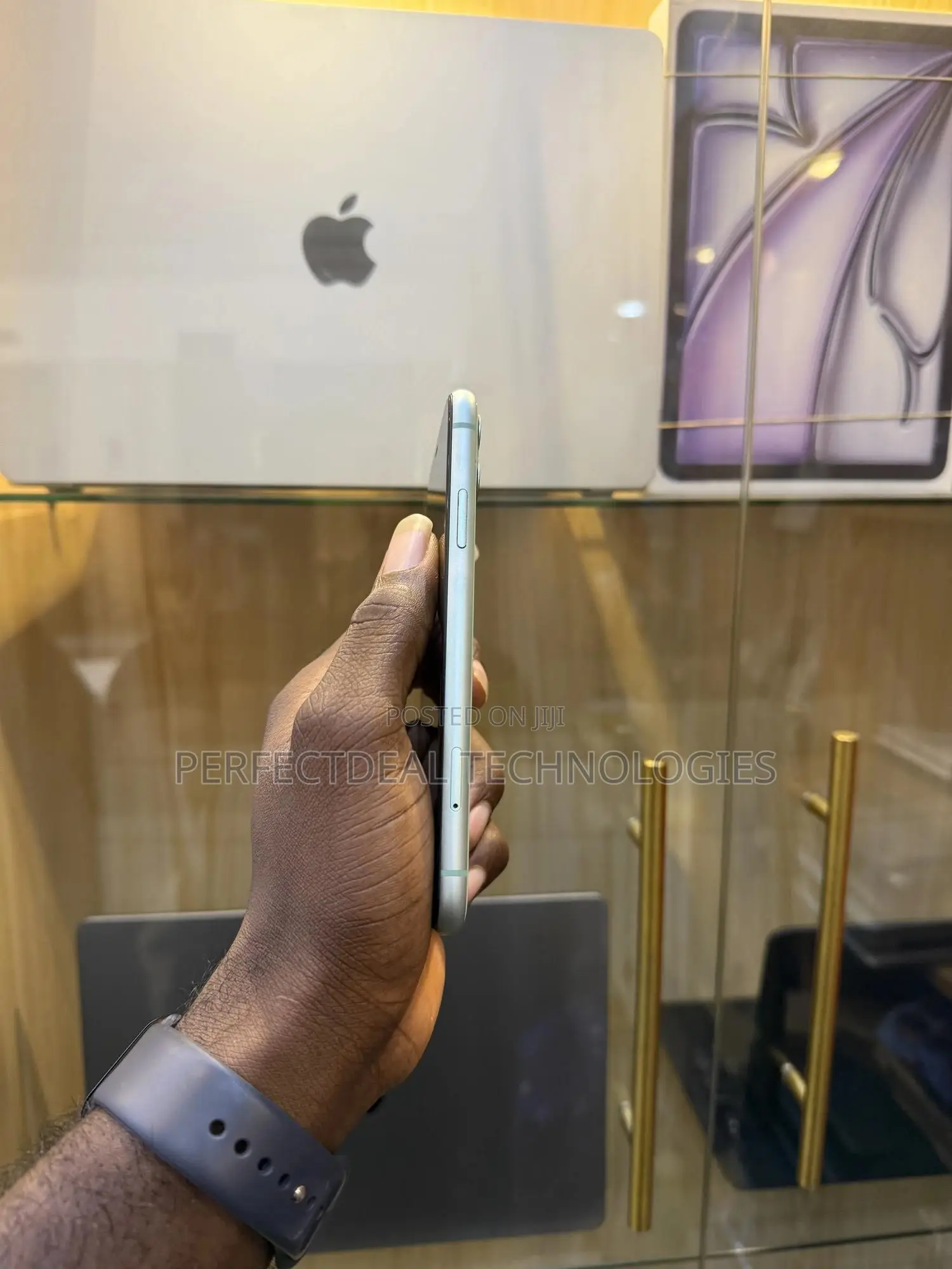 New Apple iPhone 11 64 GB Green
