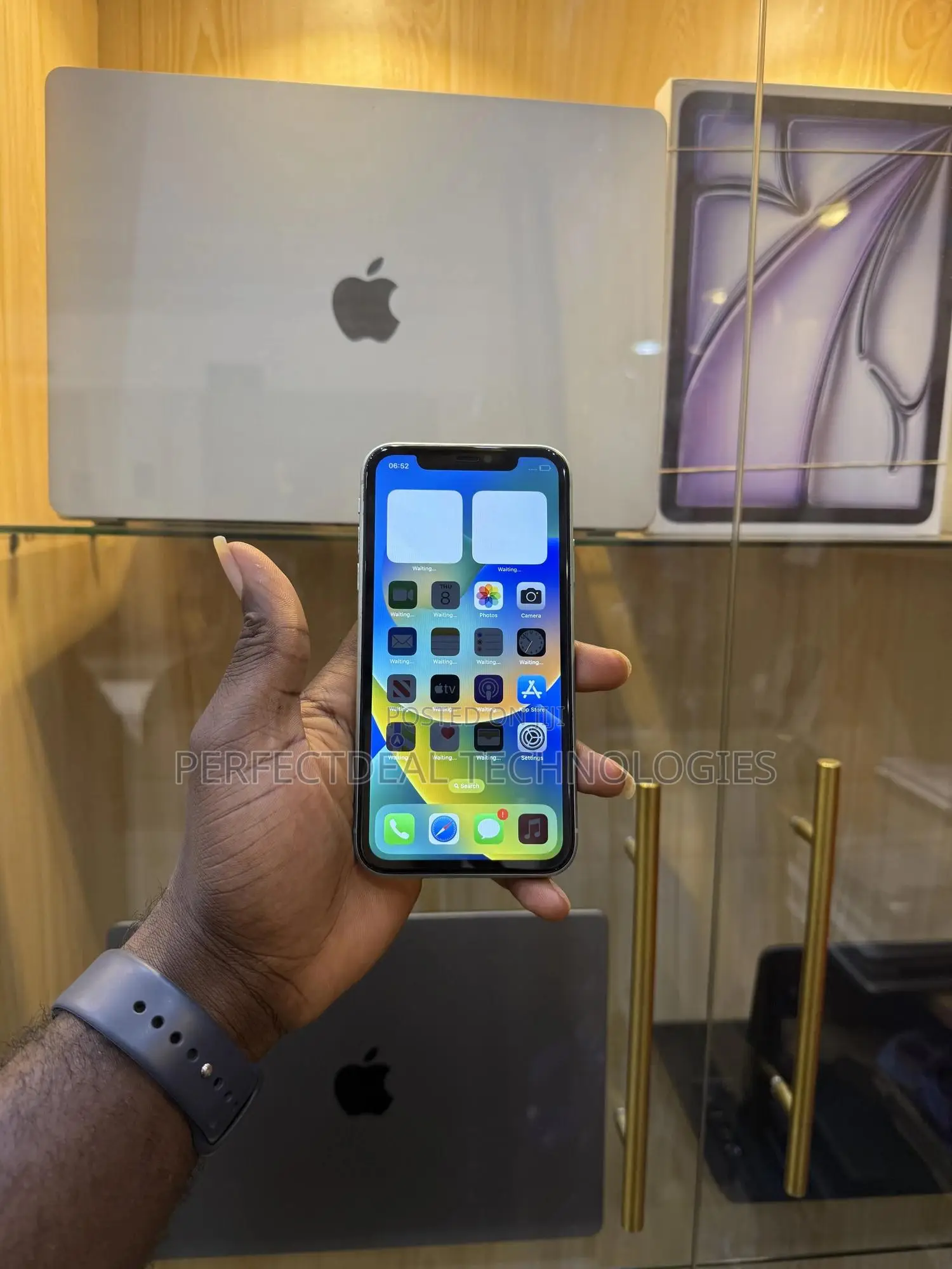 New Apple iPhone 11 64 GB Green