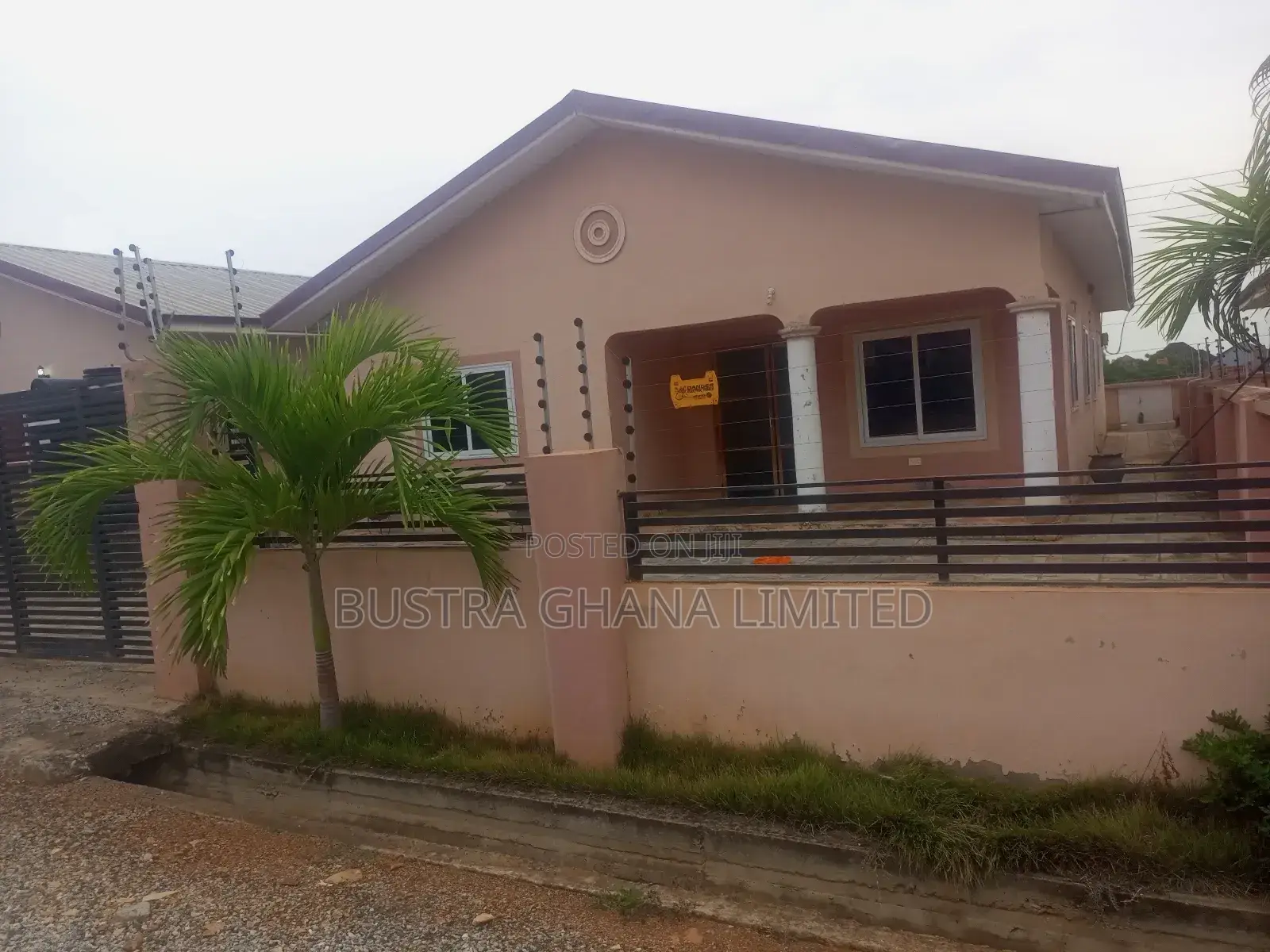 3bdrm House in Community 25 Savanna, Tema Metropolitan for sale
