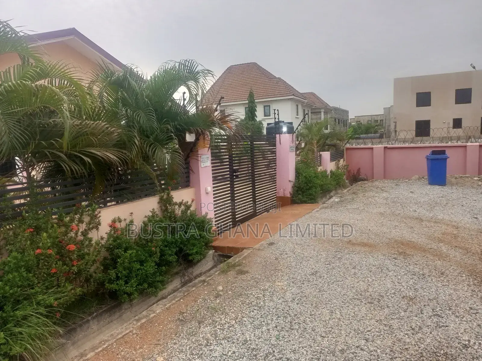 3bdrm House in Community 25 Savanna, Tema Metropolitan for sale