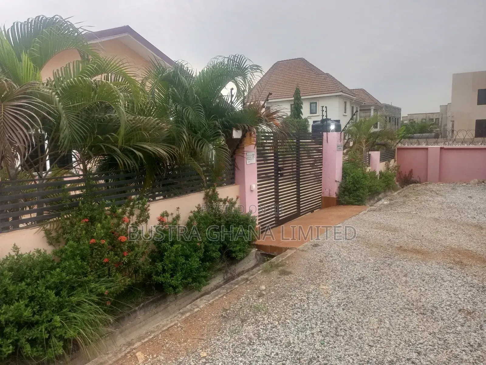 3bdrm House in Community 25 Savanna, Tema Metropolitan for sale