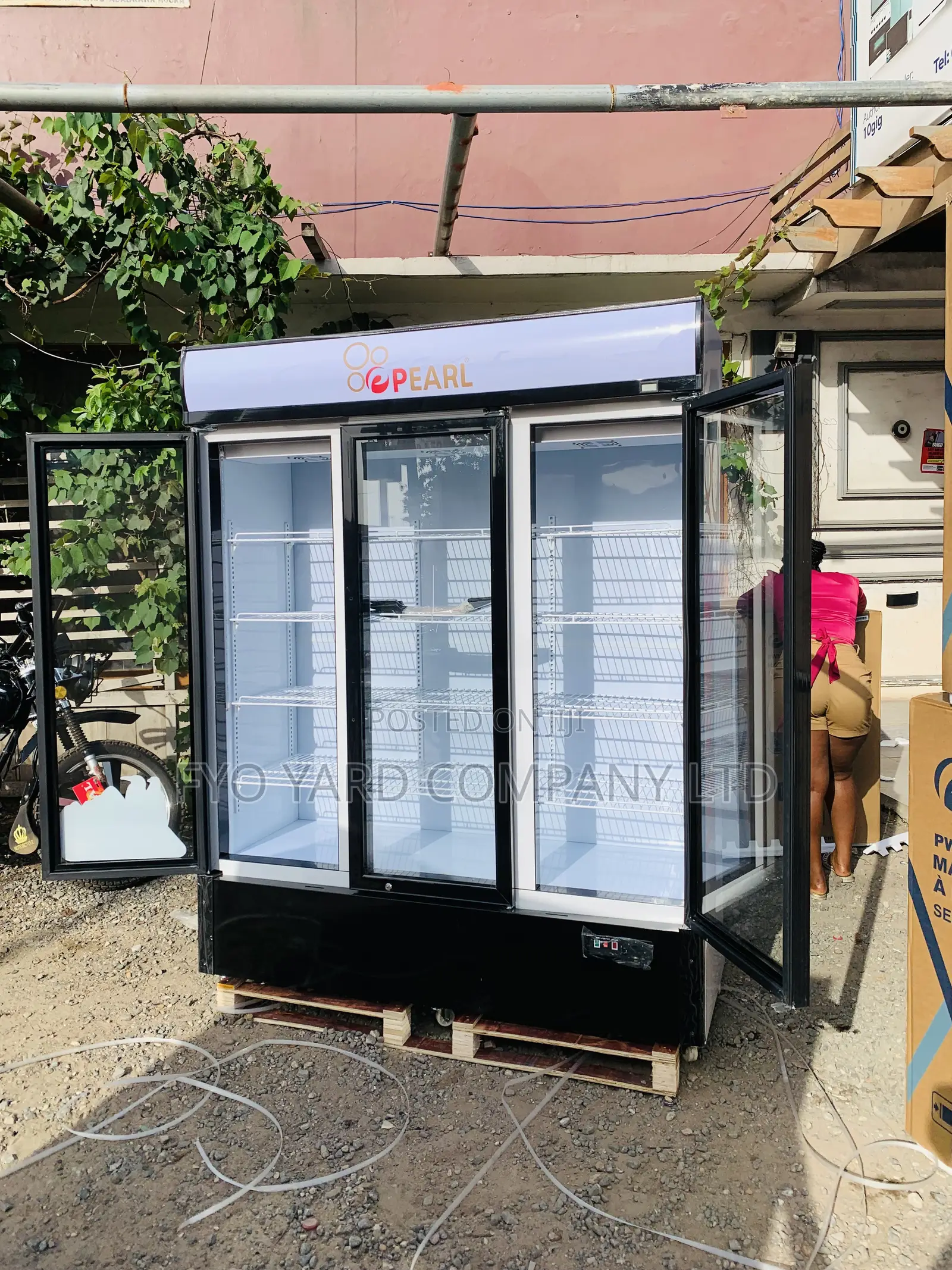Three Doors Display Fridge Pearl 780l