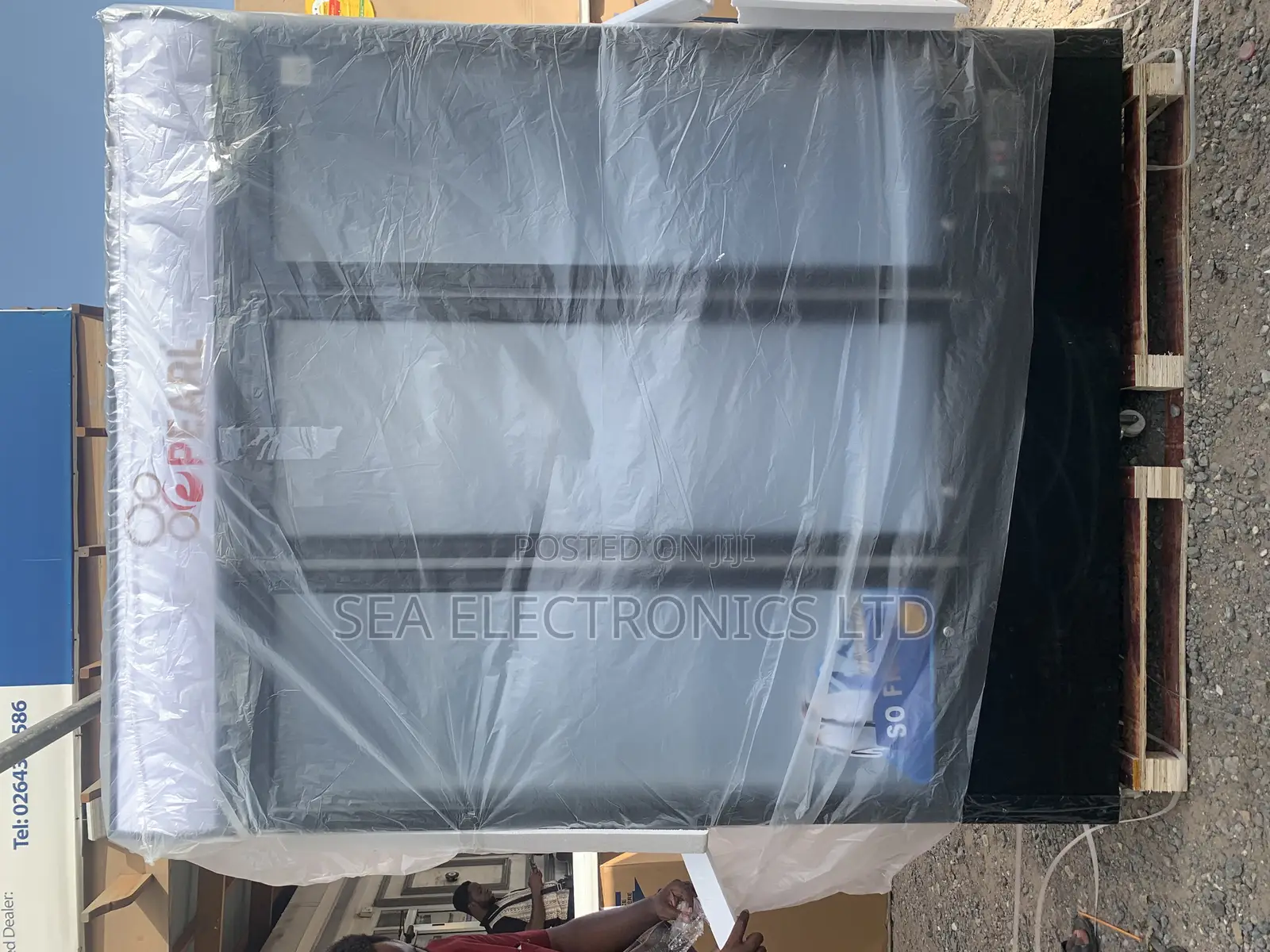 Uniquely Good 3doors Pearl Display Fridge