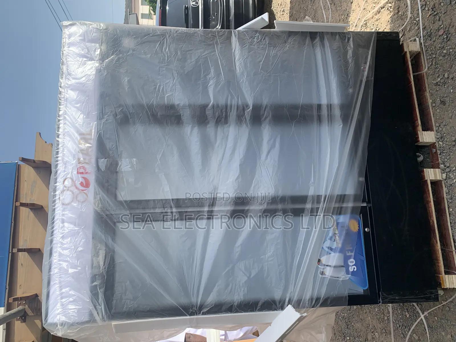 Fresh Out Pearl 3doors Display Fridge