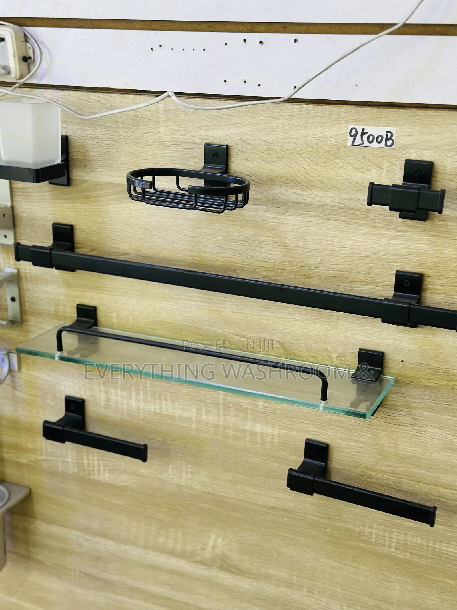 British Bathroom Accessories_ Black Bathroom Accessories