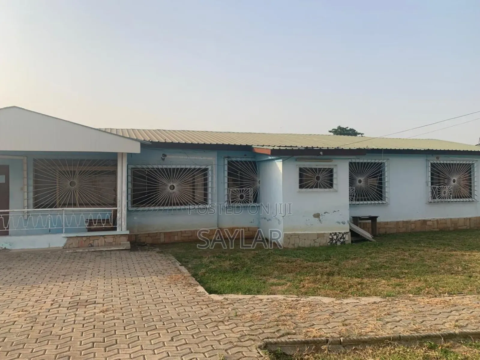 3 Bedrooms House Sitting on 90/100 Land Size Tema Comm12