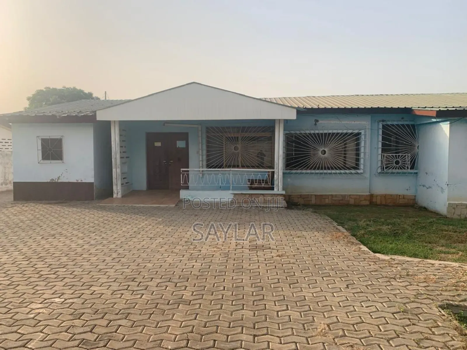 3 Bedrooms House Sitting on 90/100 Land Size Tema Comm12