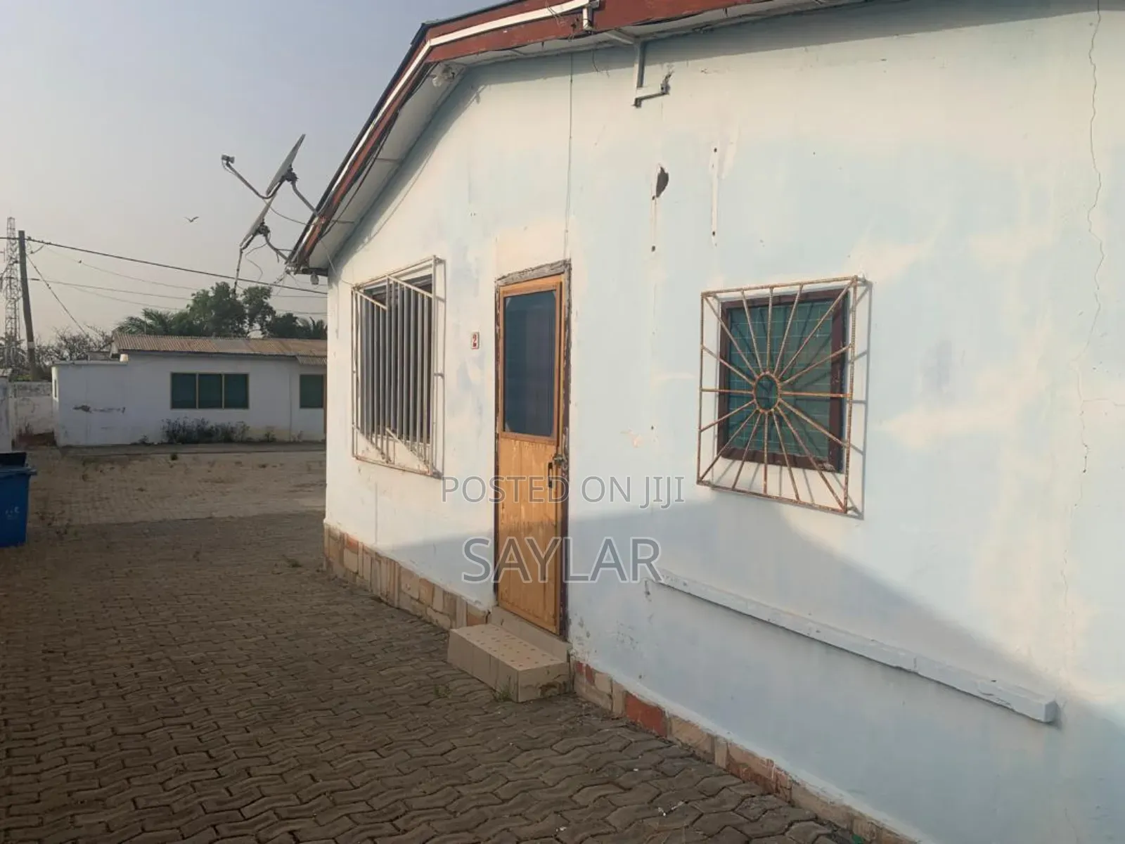 3 Bedrooms House Sitting on 90/100 Land Size Tema Comm12