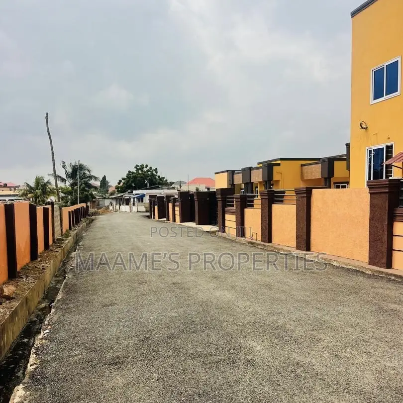 4bdrm Duplex in Spintex for sale