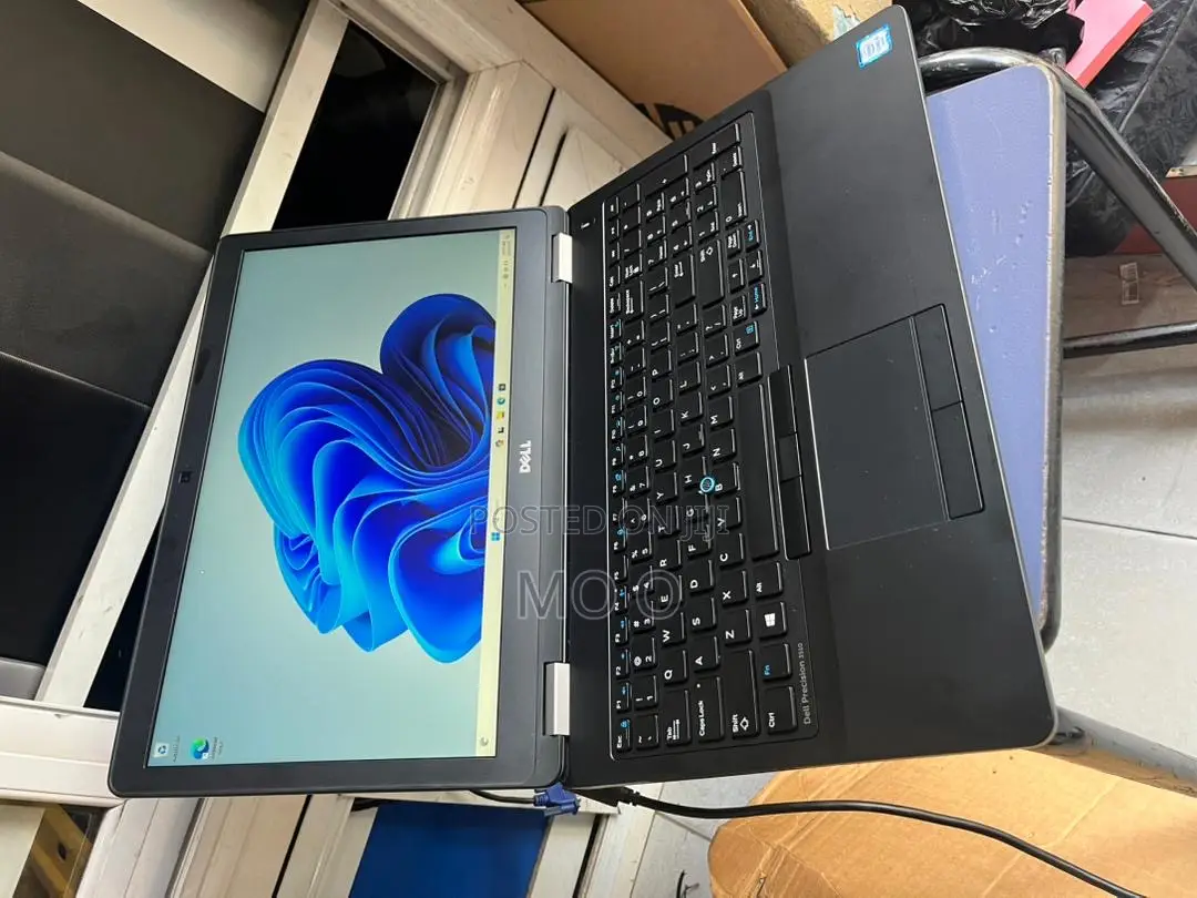 Laptop Dell Precision 15 3520 8GB Intel Core I5 SSD 256GB