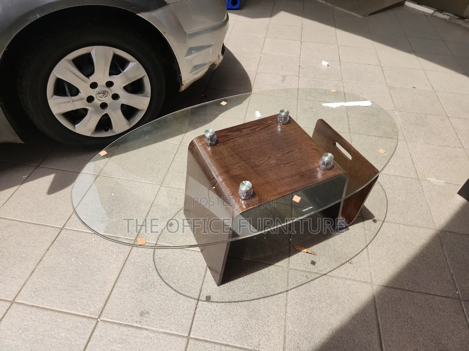 Center Table With Curved Stand