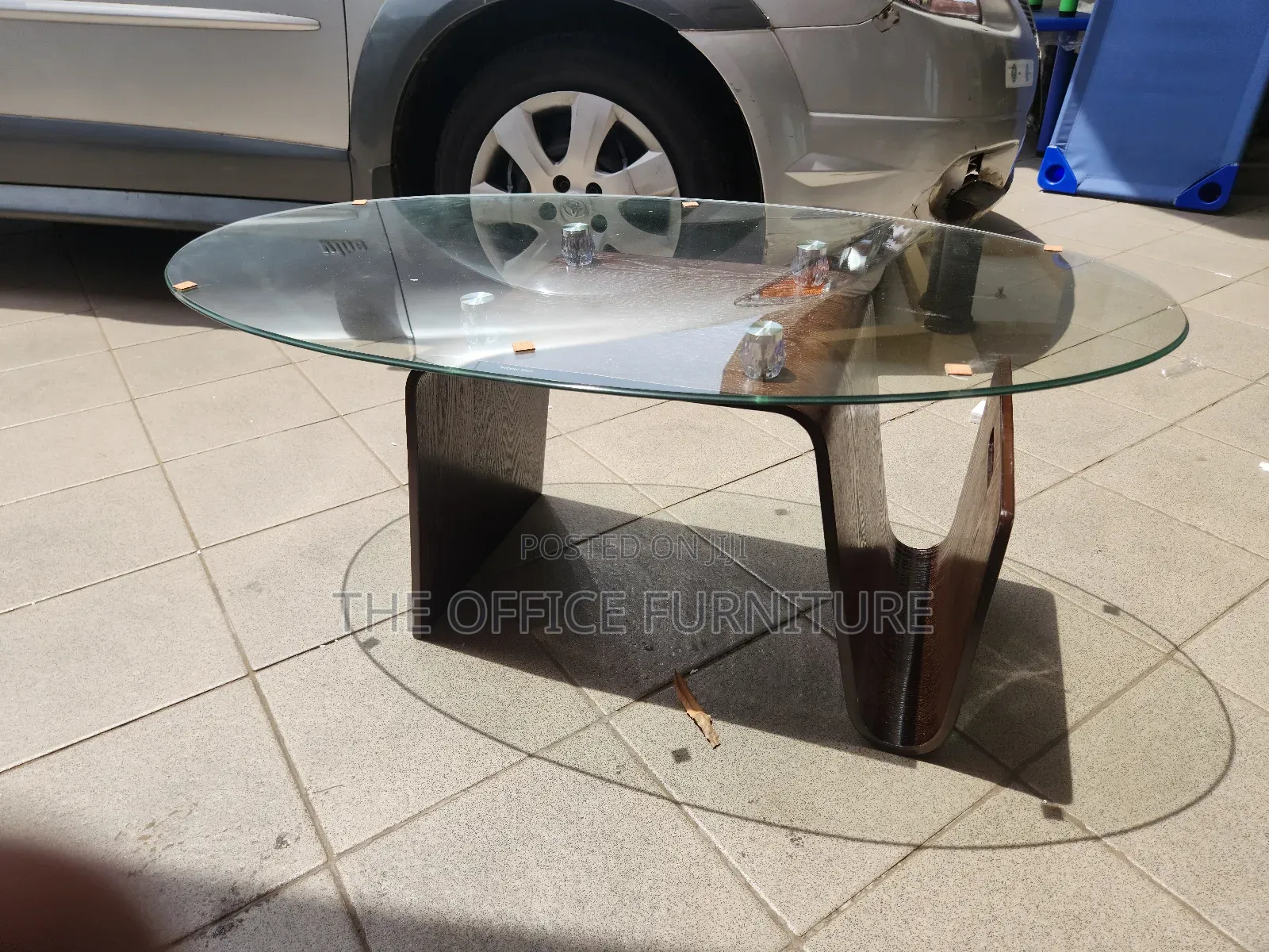 Center Table With Curved Stand