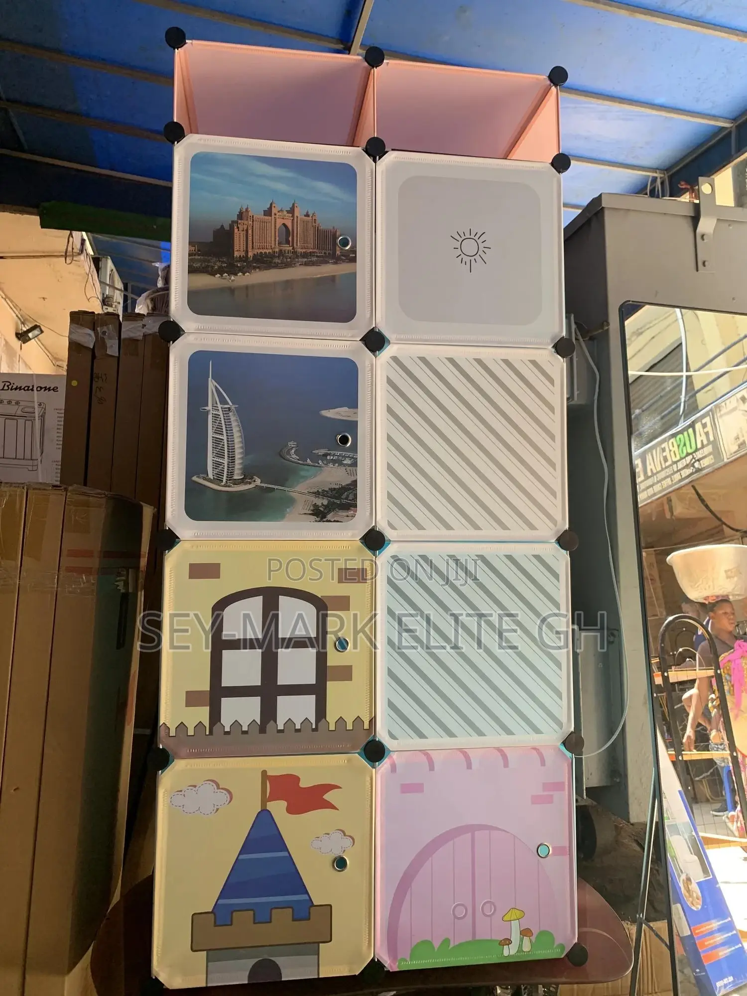 8 Cubes Plastic Wardrobe