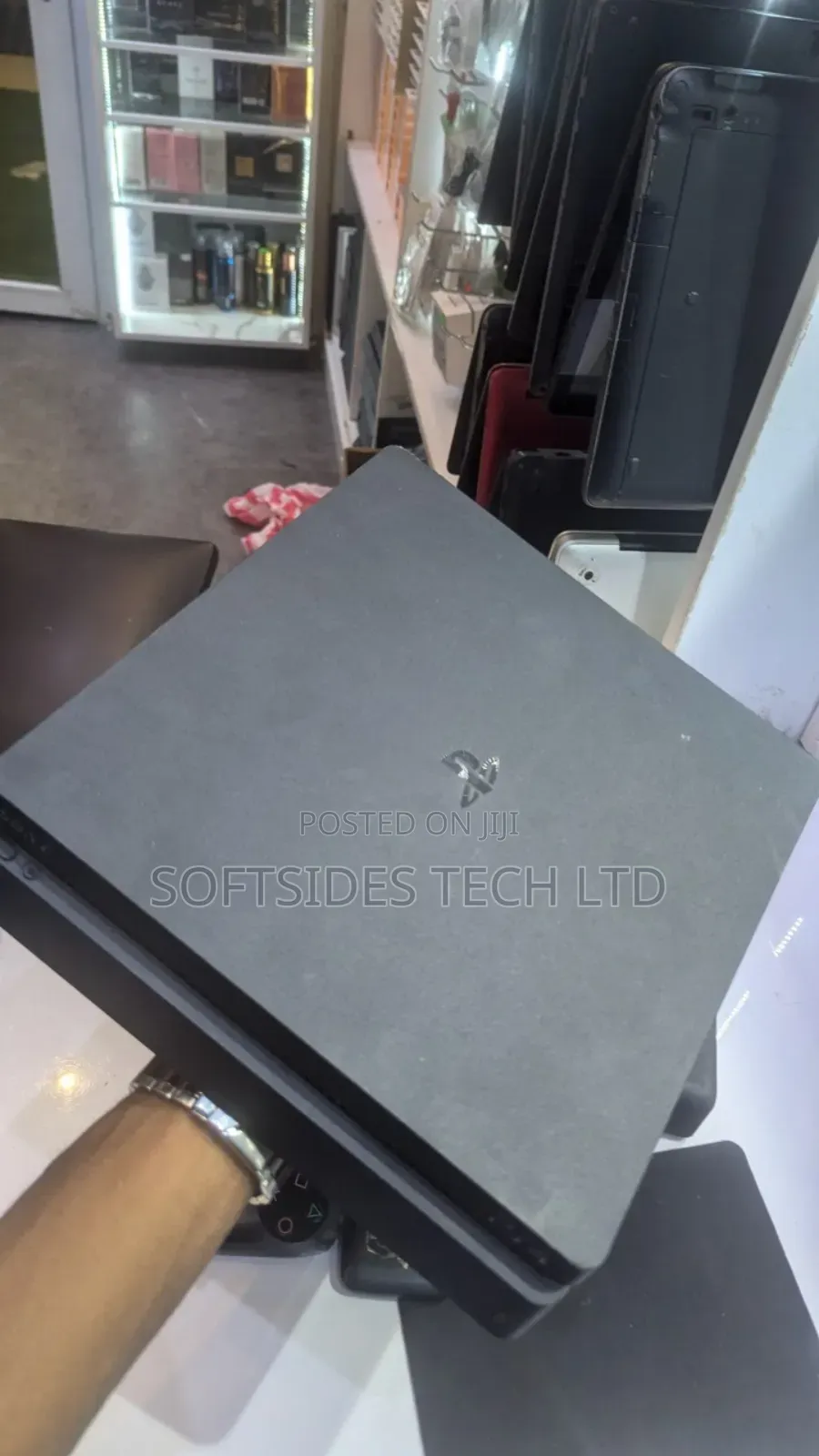 Nice Playstation 4 Slim Machine With 8 Games at Cool Price