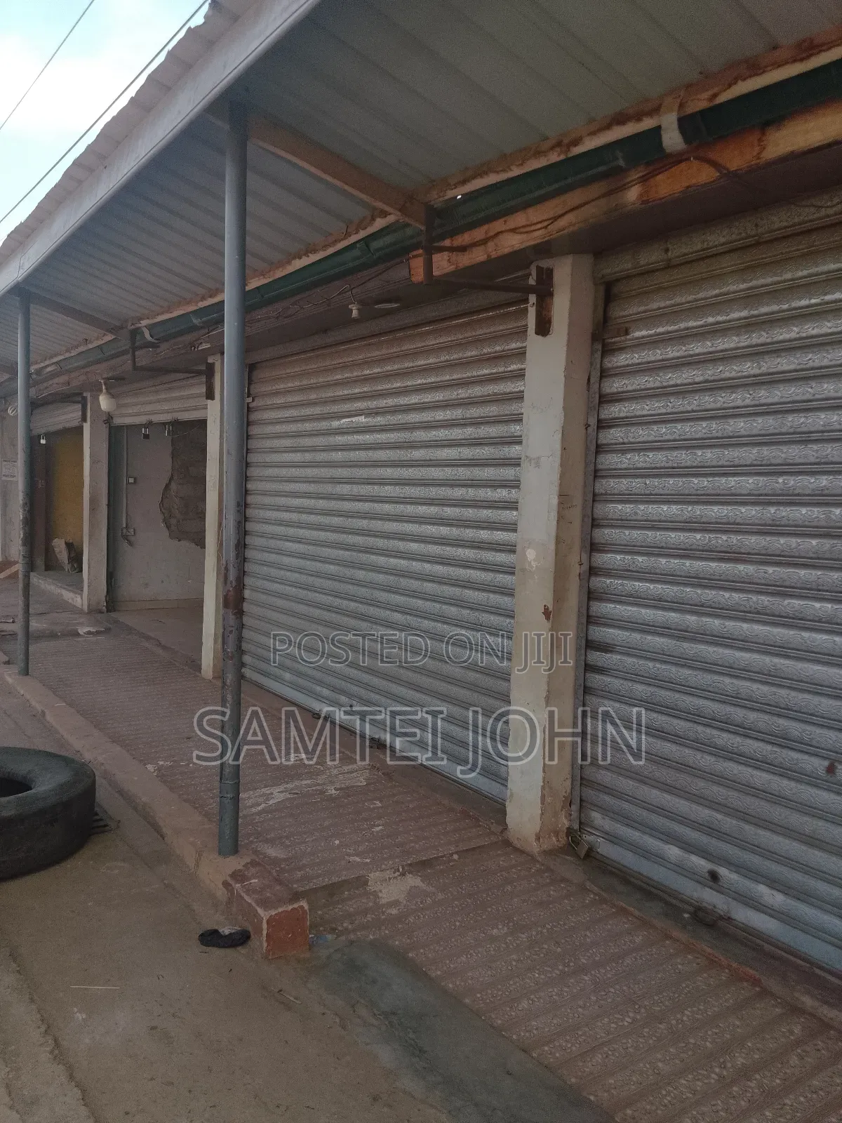Shop for Rent at Madina