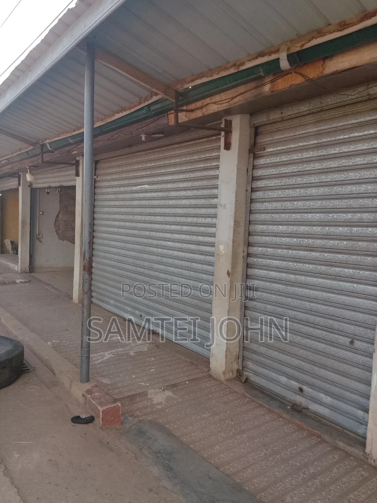 Shop for Rent at Madina