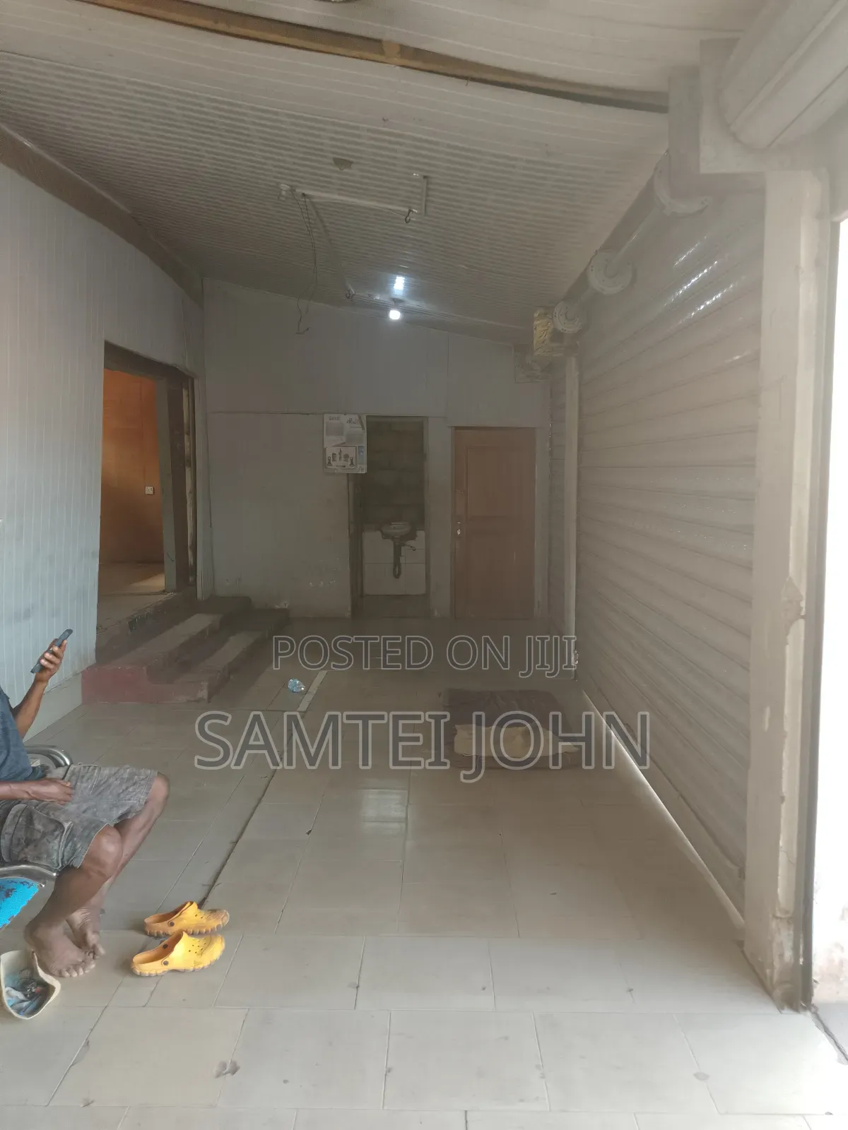 Shop for Rent at Madina