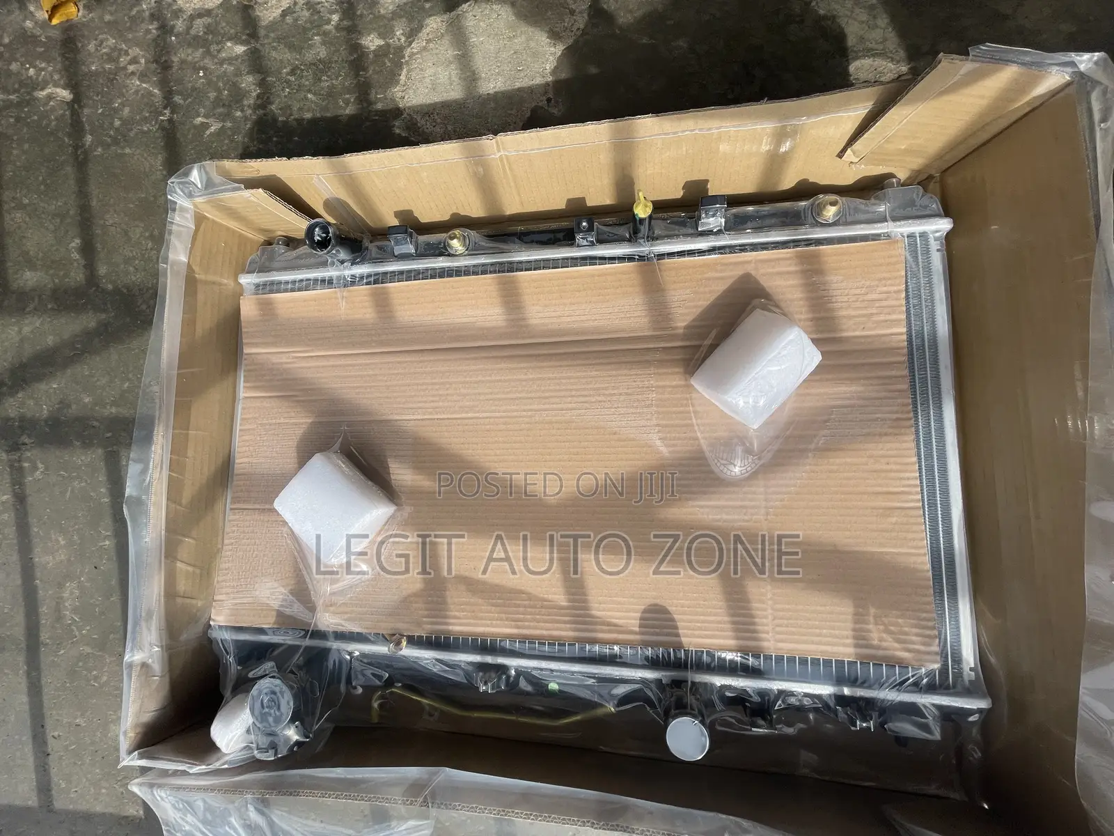 Toyota Venza 2010,2012,2015,2014, Radiator Tank Available