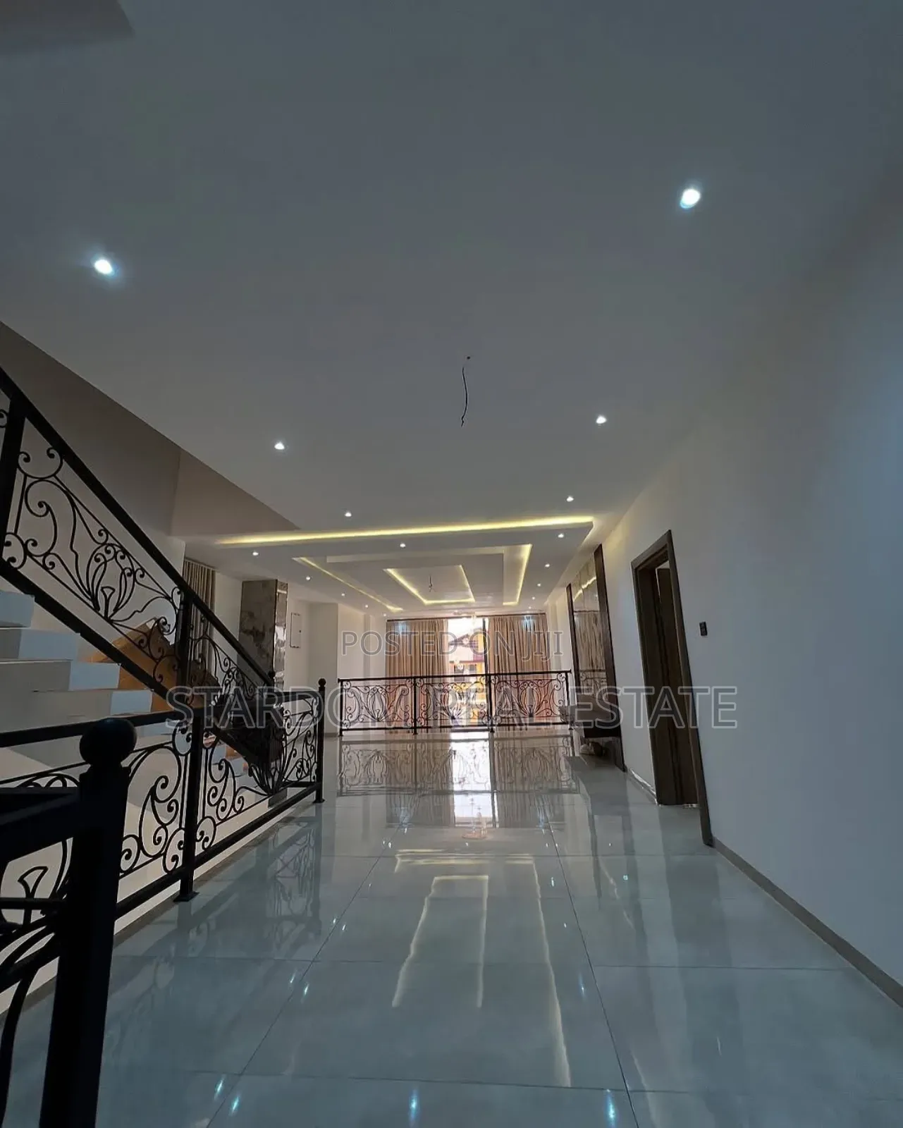 5bdrm Duplex in Ashaley Botwe for sale
