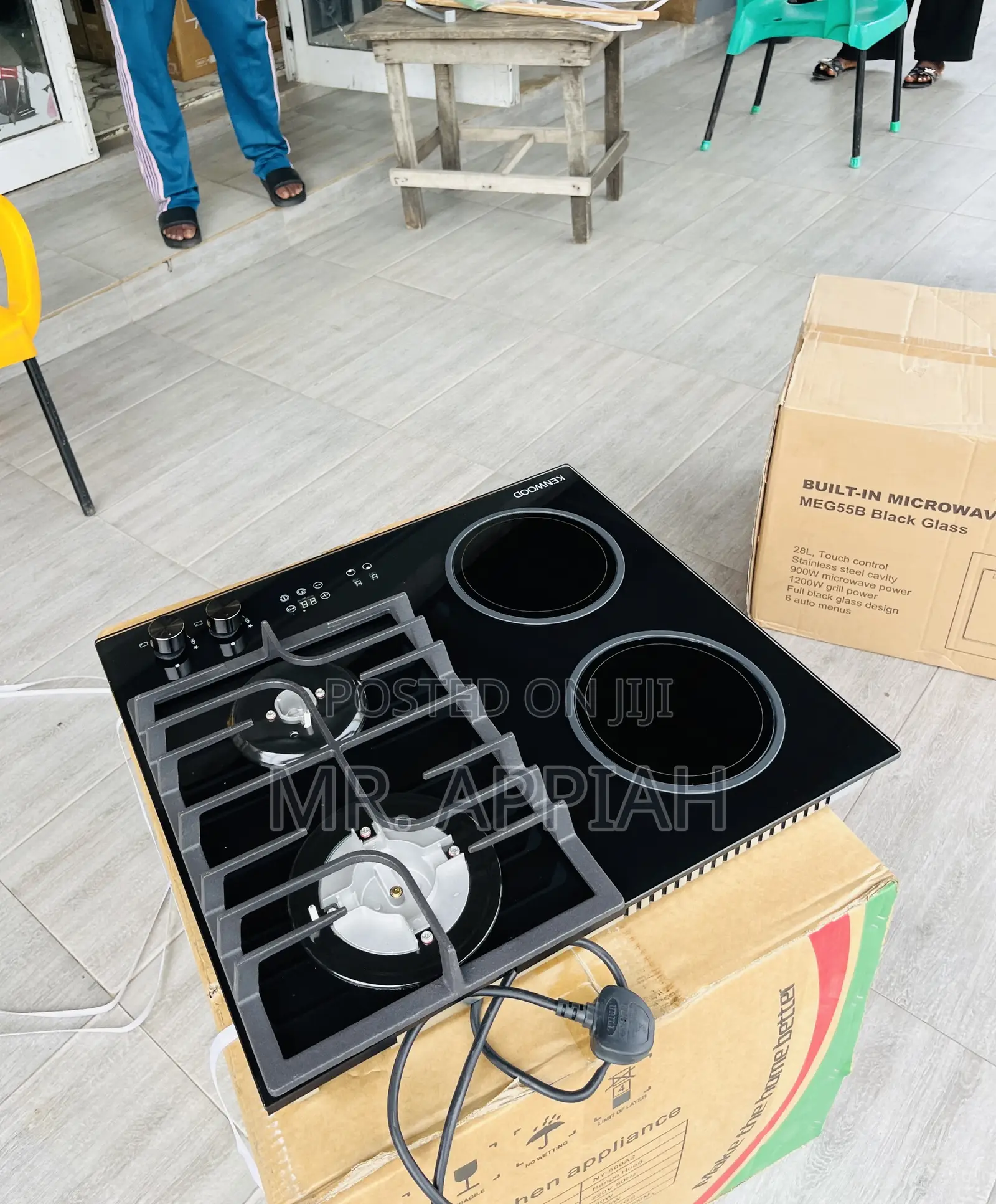 Beautiful Made Kenwood 60cm 2 Gas + 2 Electric Cooker.