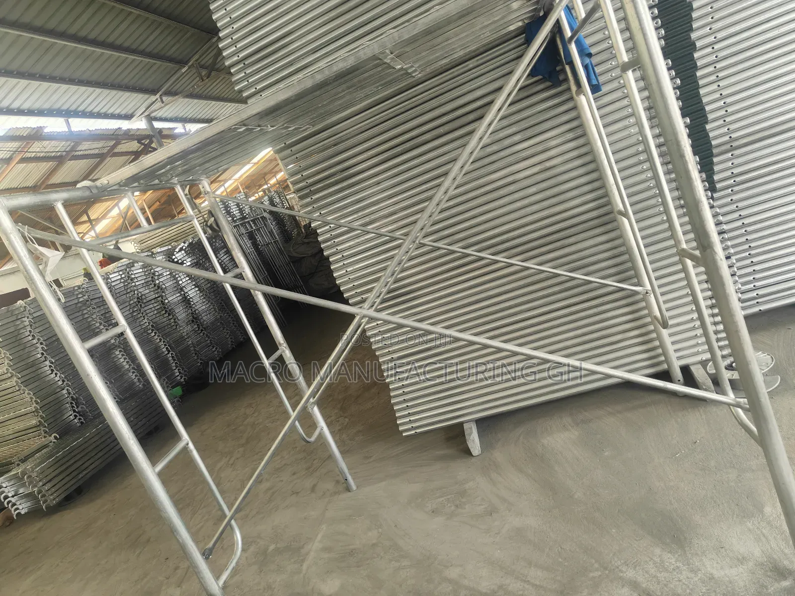 Scaffolding Brace Crossing