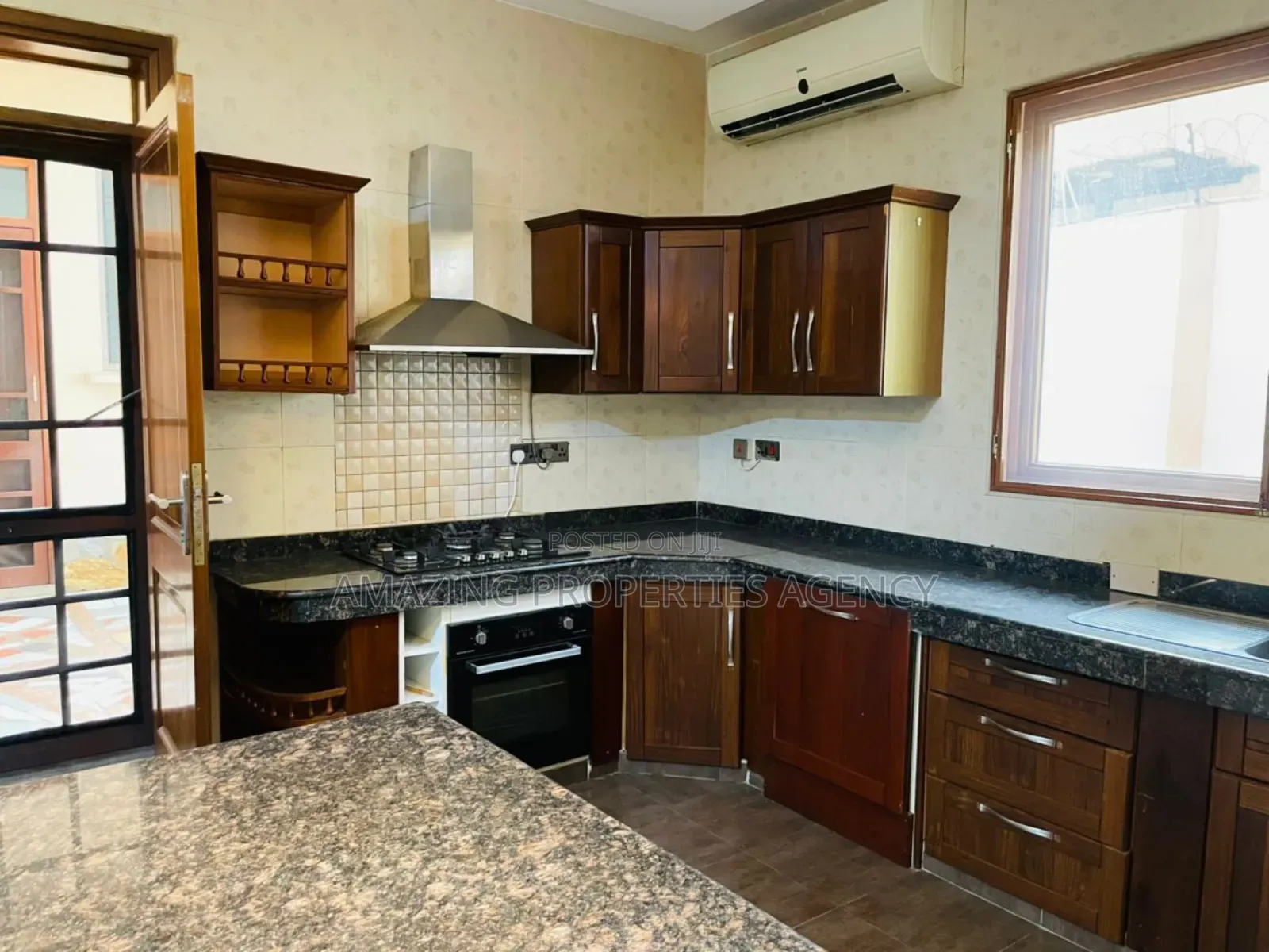 4bdrm House in Airport Residential Area for rent