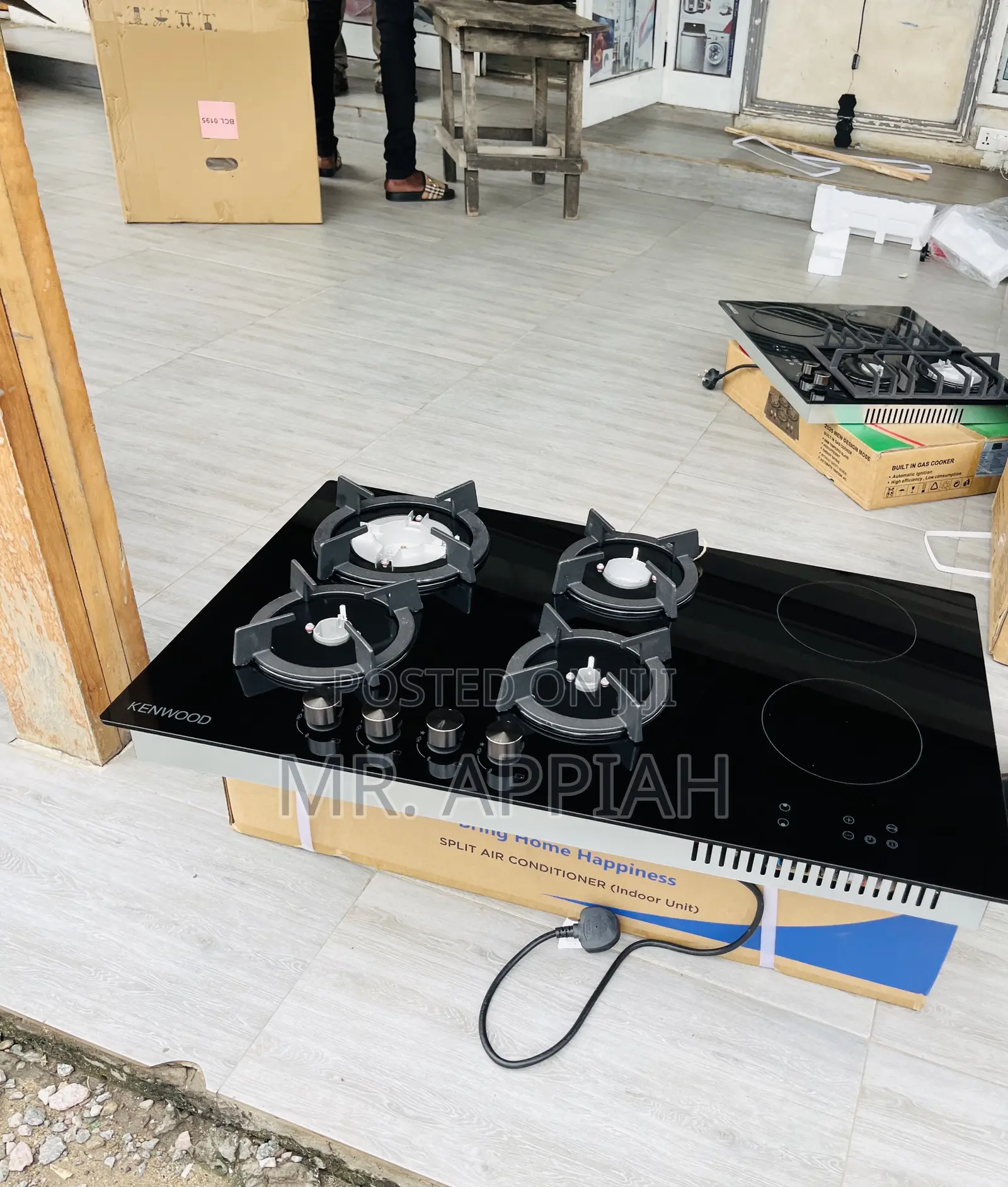Well Built Kenwood 90cm 4 Gas + 2 Electric in Built Burner.