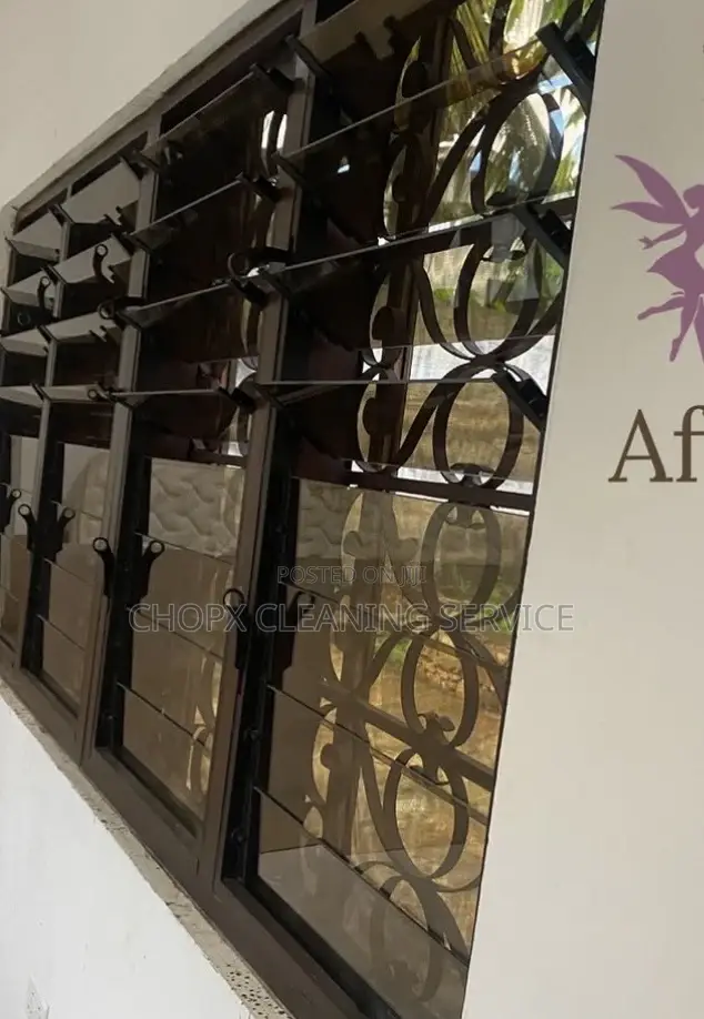 Window Glass Metal Fixture Cleaning