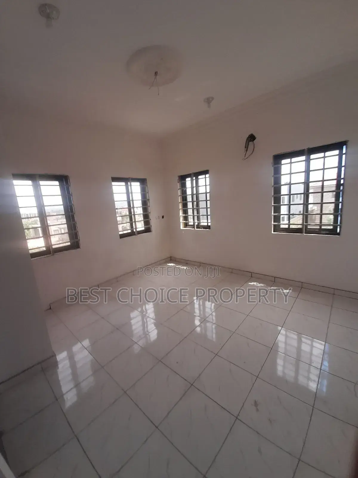2bdrm Apartment in Lakeside for rent