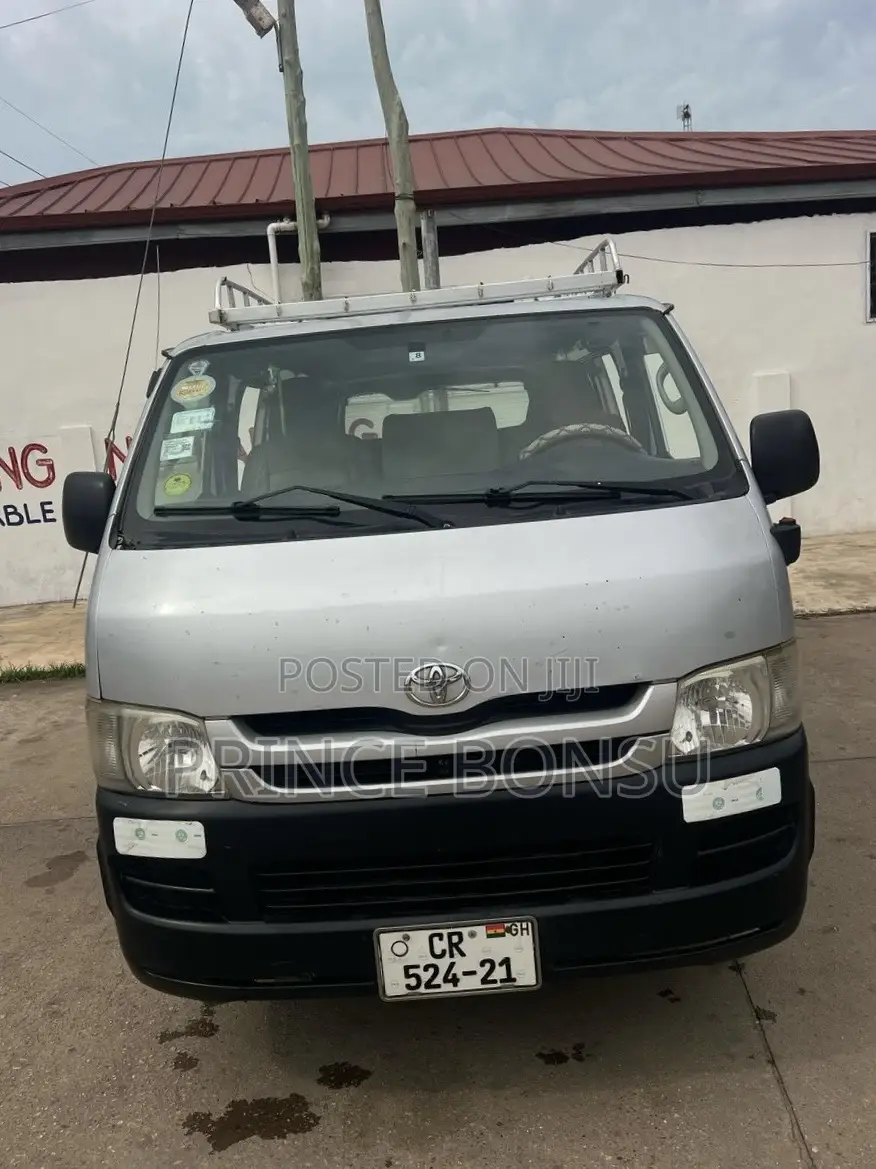 Toyota HiAce 2011 Silver
