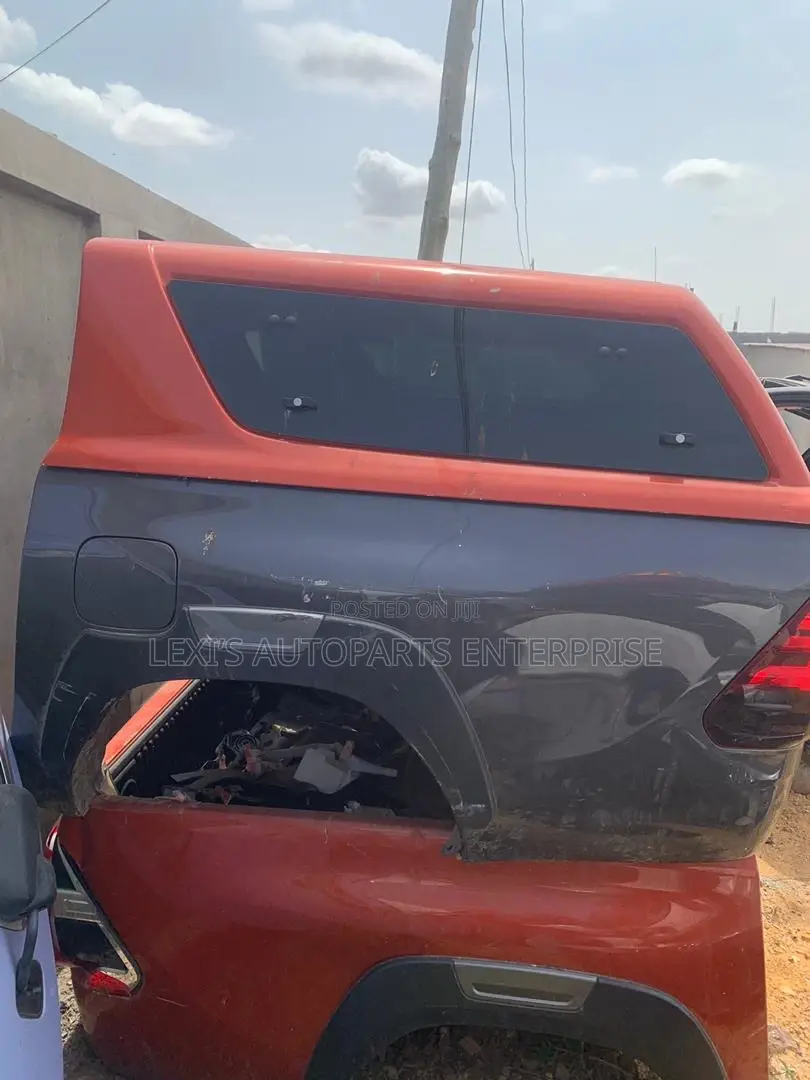 Toyota Hilux 2017-2020 Back Cut