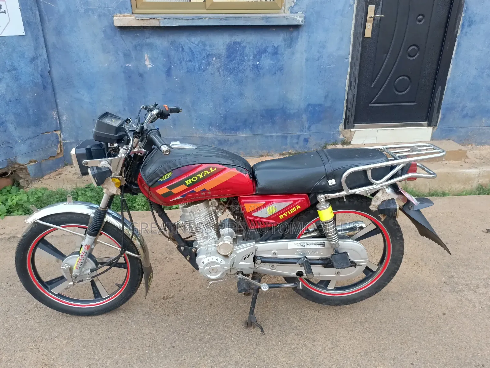 Royal Motorcycle 2022 Red