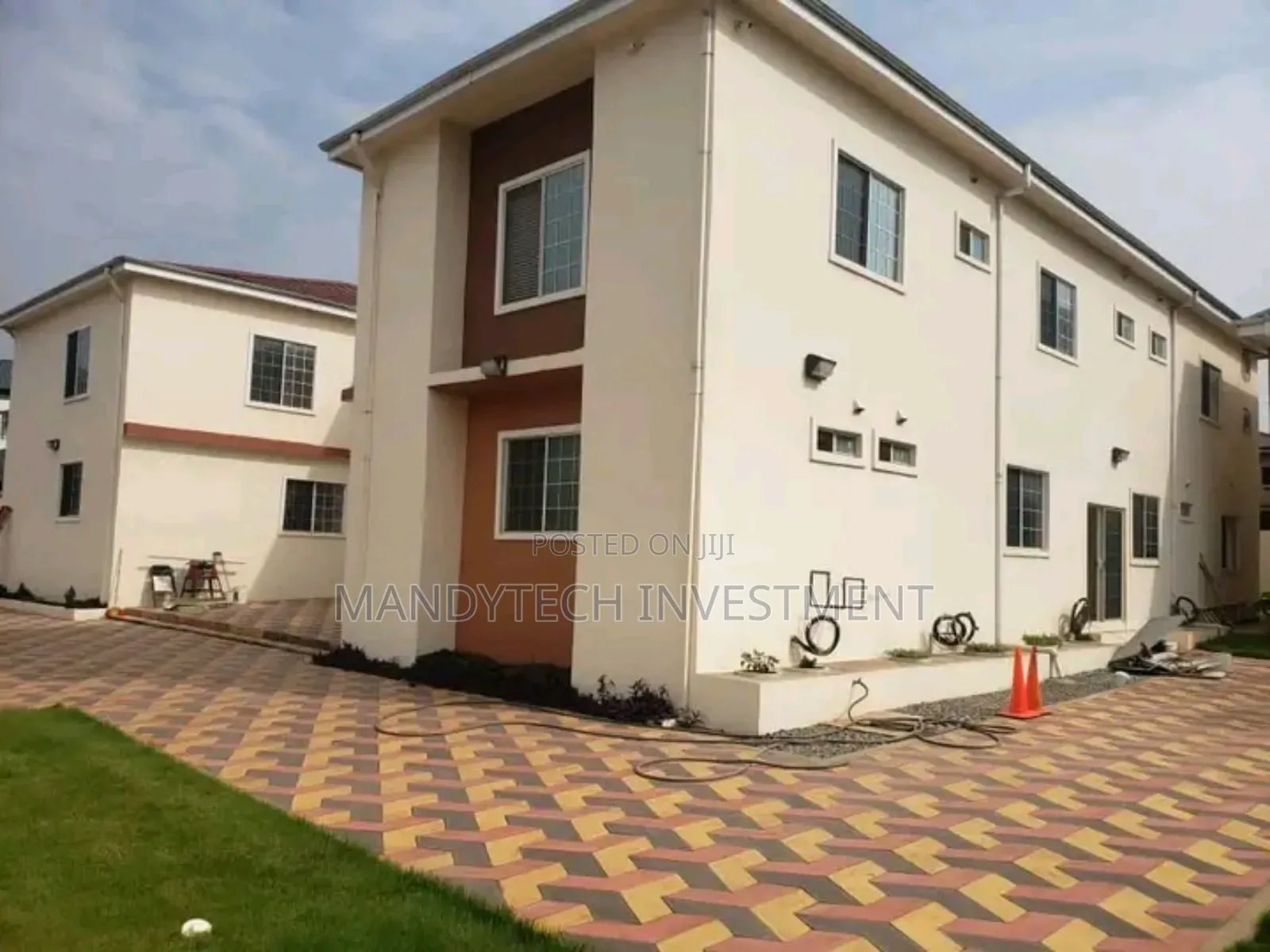 20bdrm Apartment in Barrier for sale