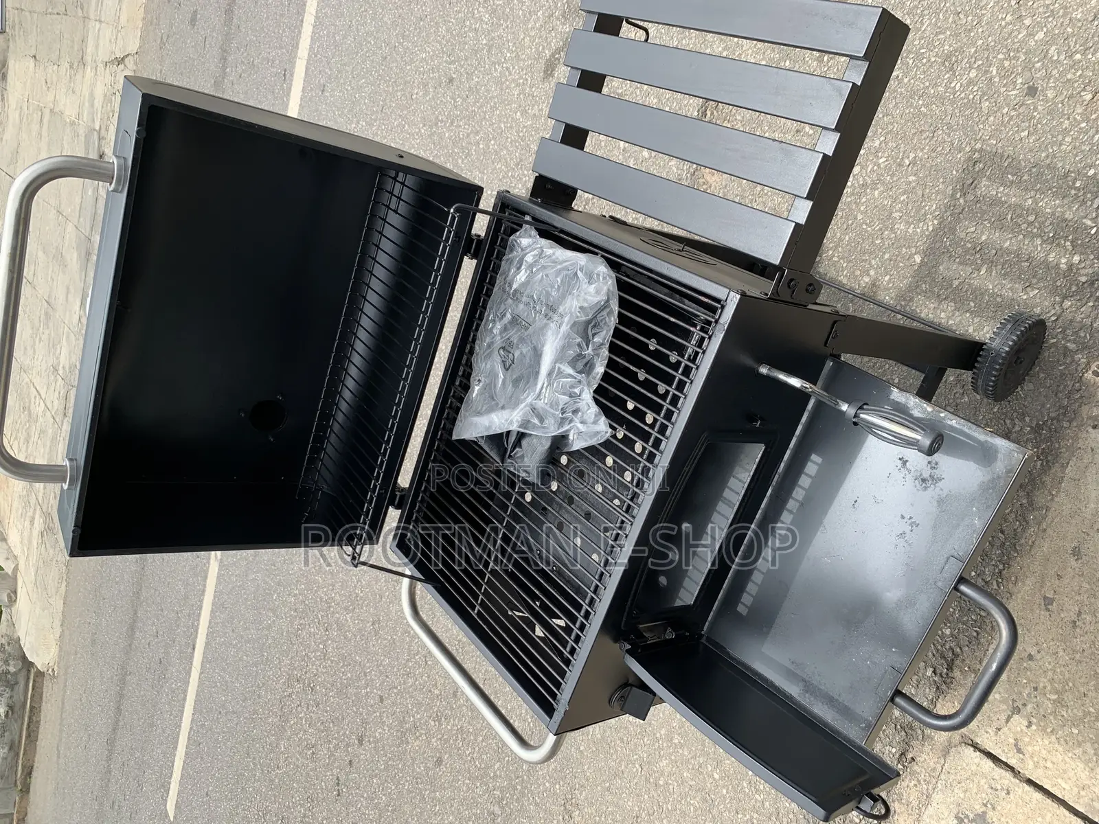 Cosmogrill Outdoor Smoker Charcoal BBQ With Cast Iron Grills