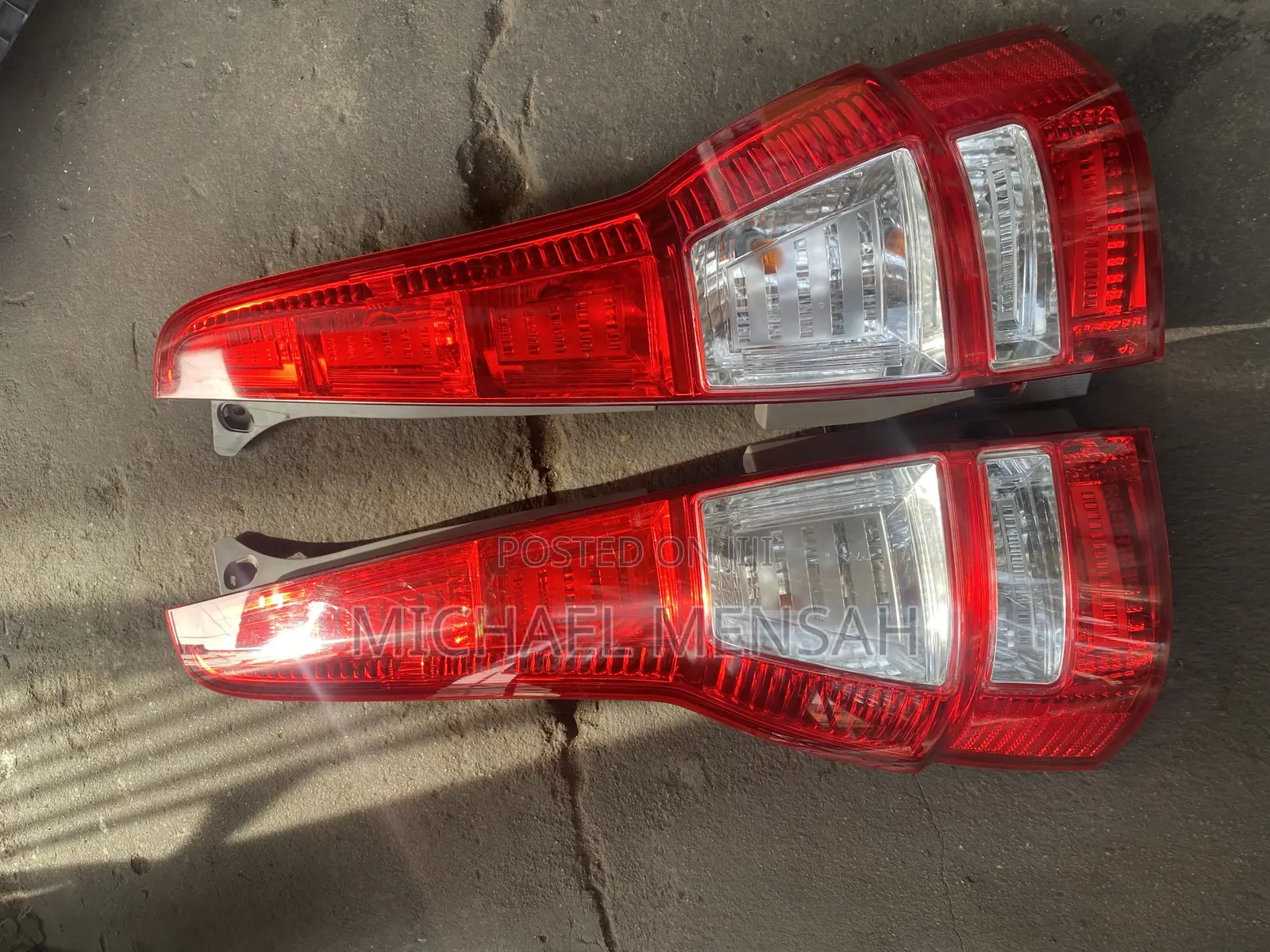 Honda CRV 2010 Tail Light Pair