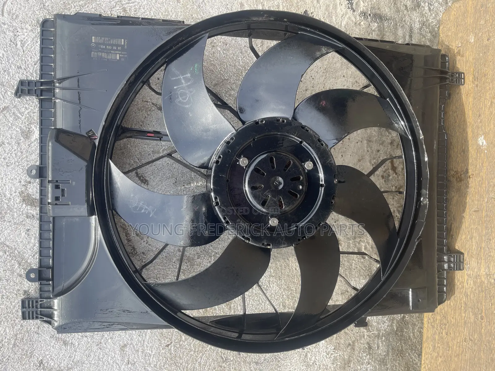 Mercedes Benz W204 W212 C E GLK SLK Radiator Fan